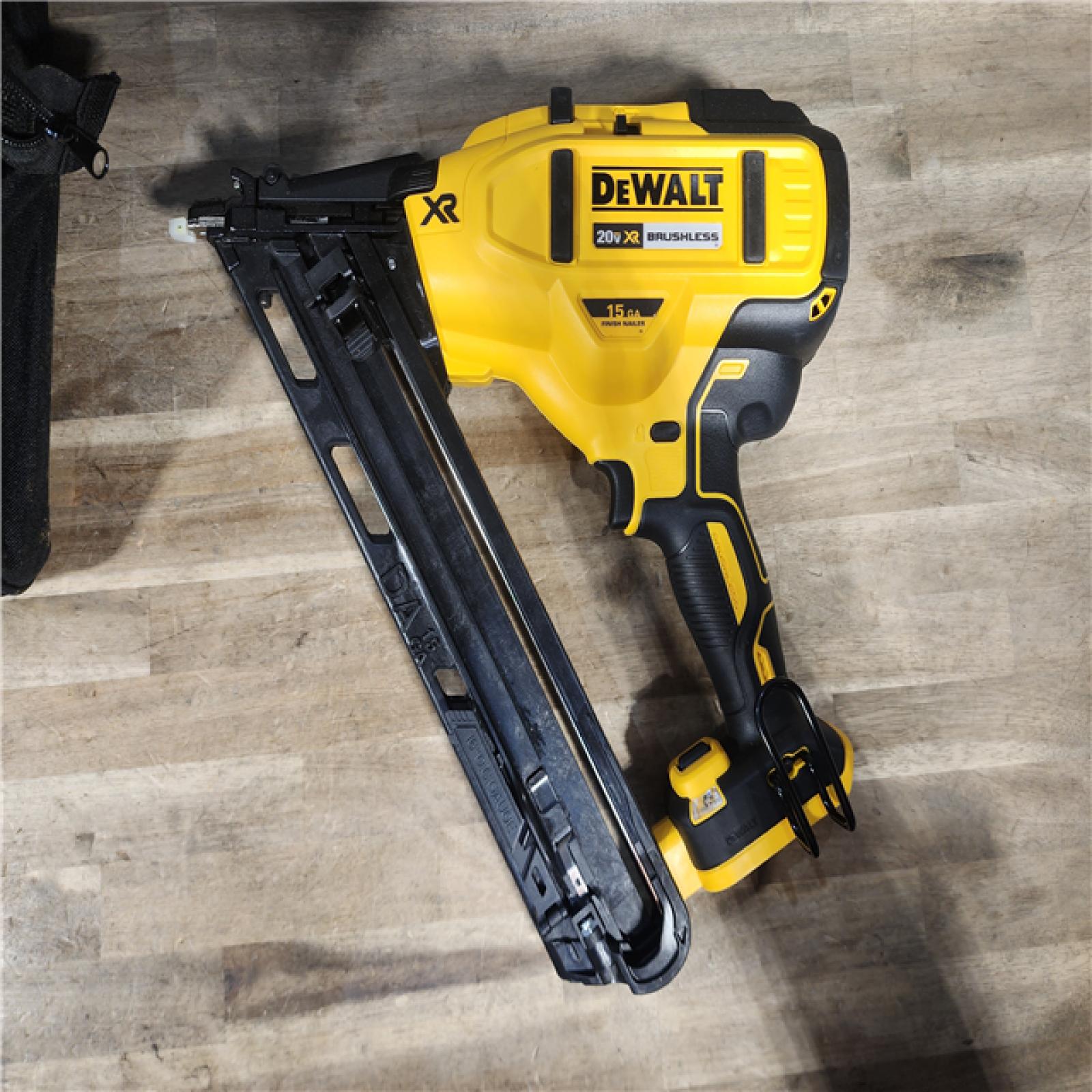 HOUSTON LOCATION - AS-IS DeWalt 15 GA ANGLED FINISH NAILER KIT W/ BATTERY & CHARGER