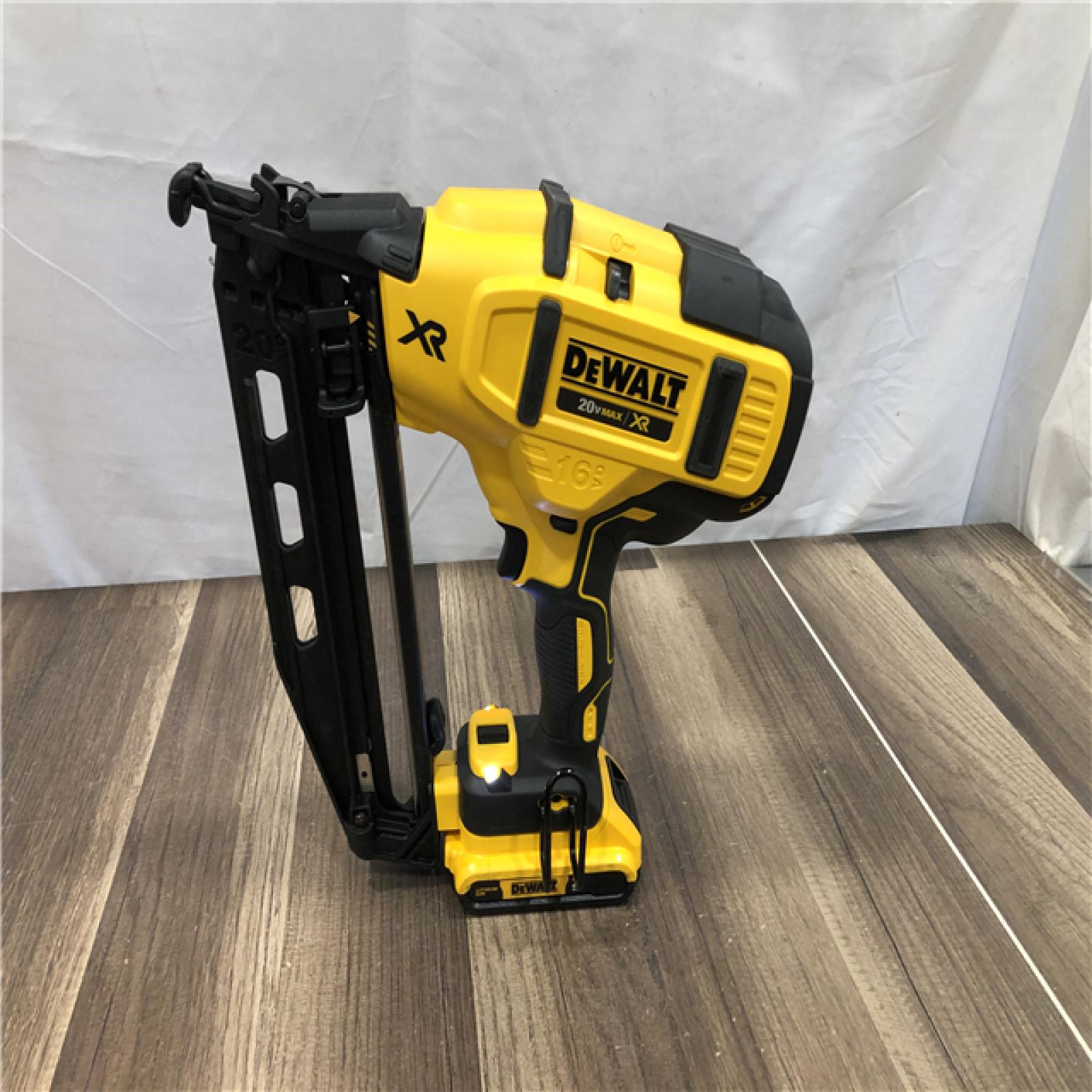 AS-IS DEWALT 20V MAX XR 16-Gauge Electric Cordless Angled Finishing Nailer Kit