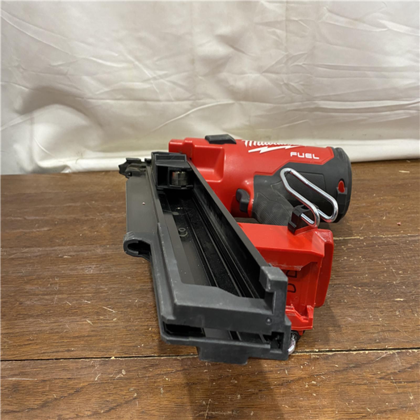 AS-IS Milwaukee 2744-20 M18 FUEL 3-1/2 in. 18-Volt 21-Degree Lithium-Ion Brushless Cordless Framing Nailer (Tool-Only)
