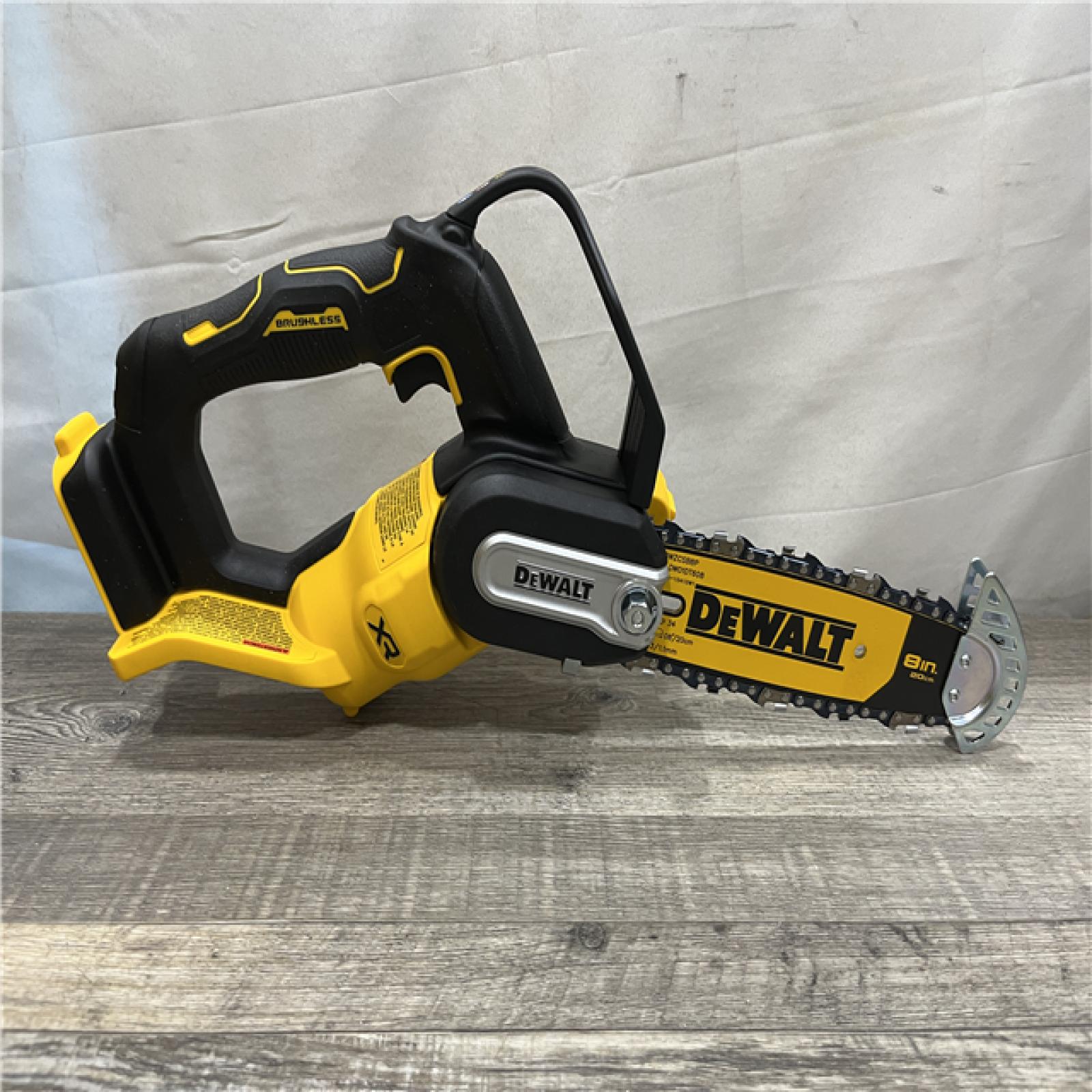 AS-IS DEWALT 20-Volt MAX 8 in. Brushless Cordless Battery Powered Pruning Mini Chainsaw Kit