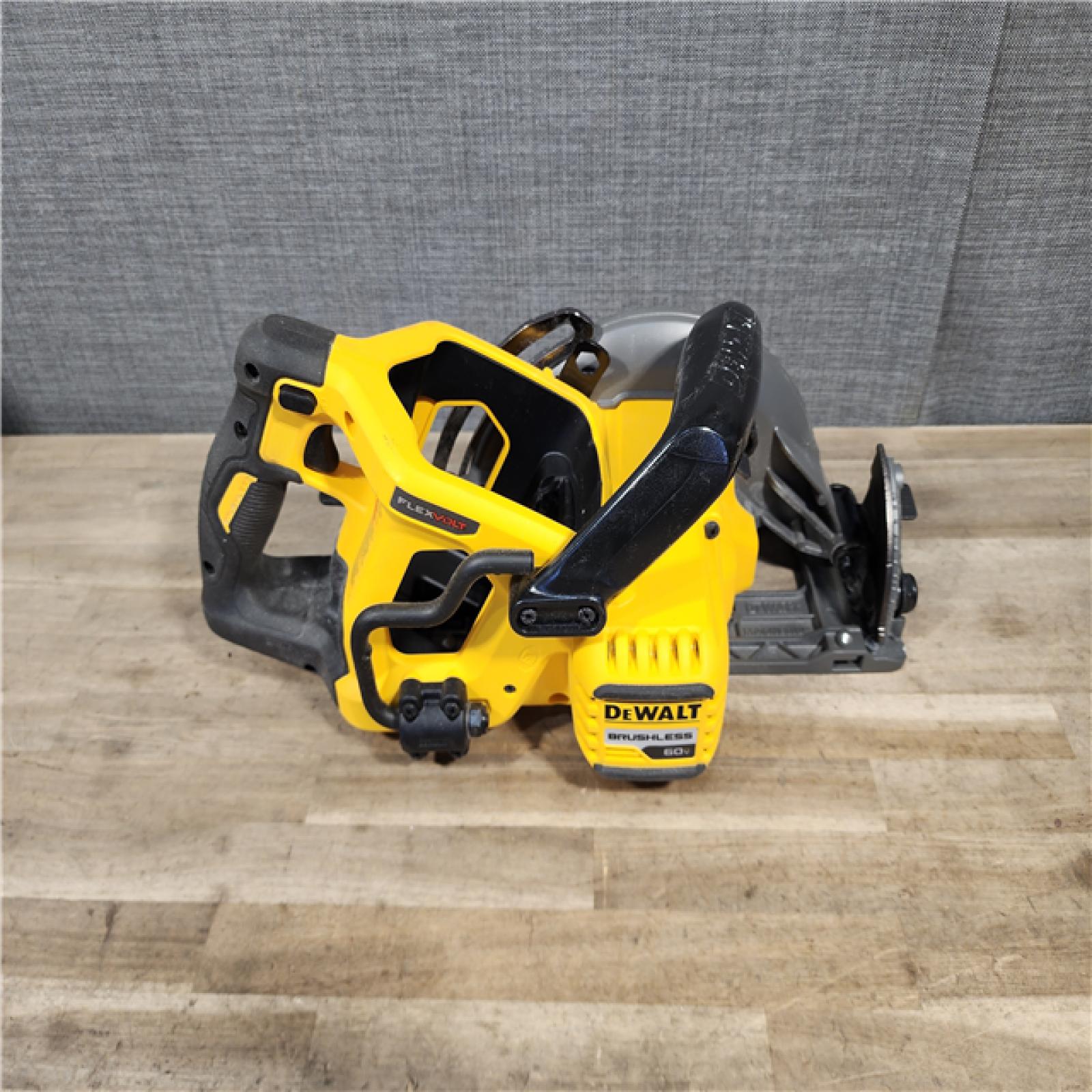 HOUSTON LOCATION - AS-IS DEWALT FLEXVOLT 60V MAX Cordless Brushless 7-1/4 in. Wormdrive Style Circular Saw (Tool Only)