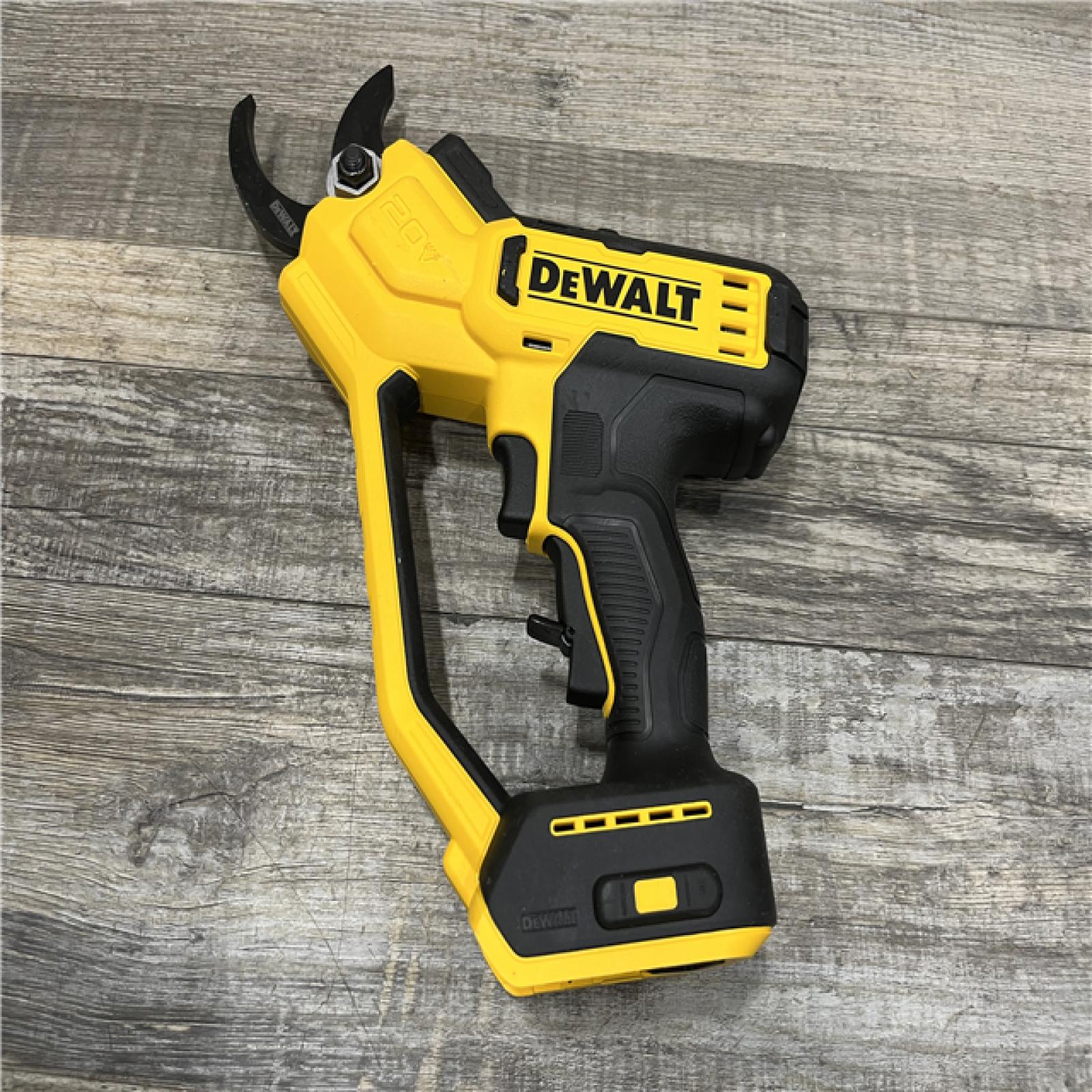 AS-IS DEWALT 20V MAX Cordless Battery Powered Pruner Kit
