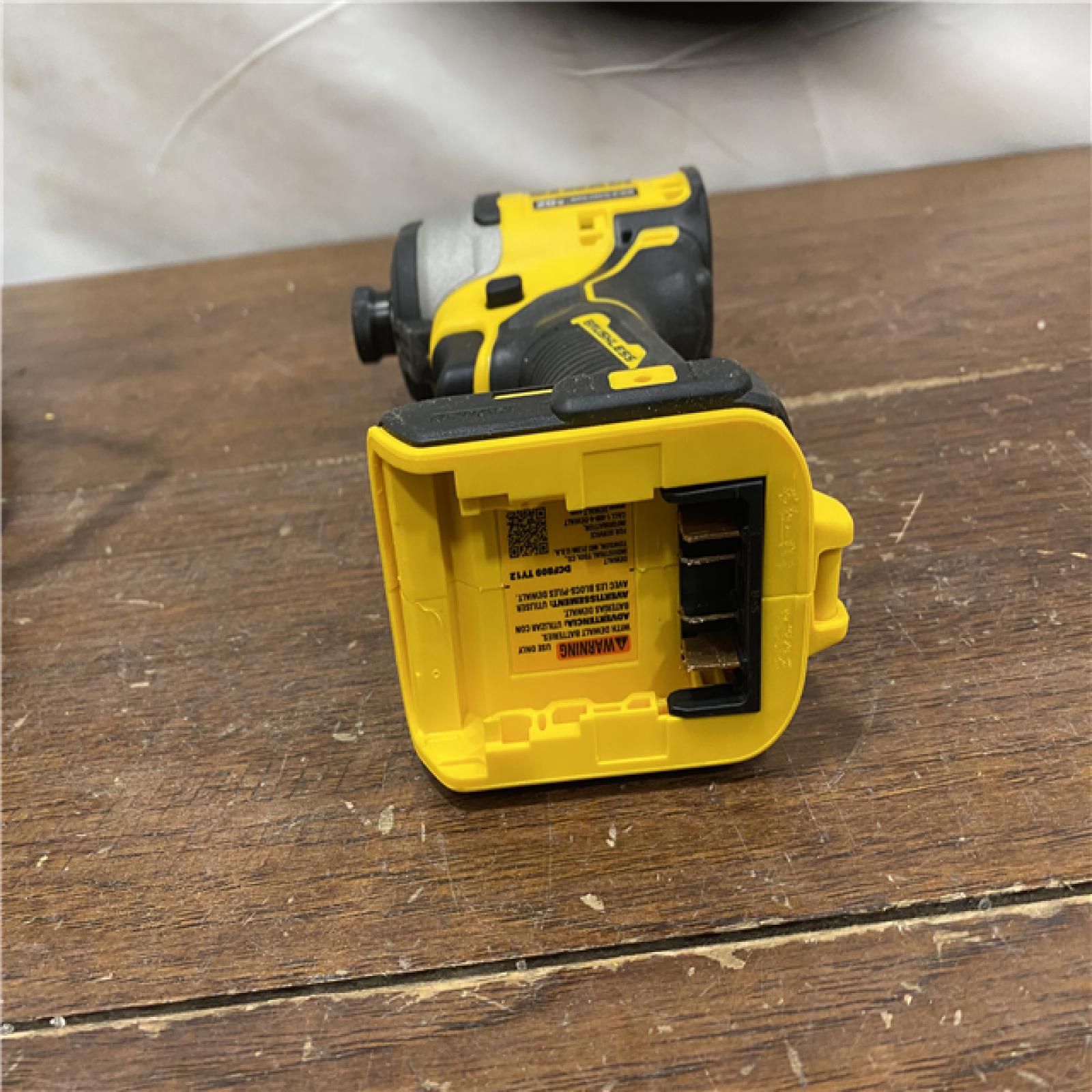 AS-IS DEWALT ATOMIC 20V MAX* Brushless Cordless Compact 1/4 in. Impact Driver Kit