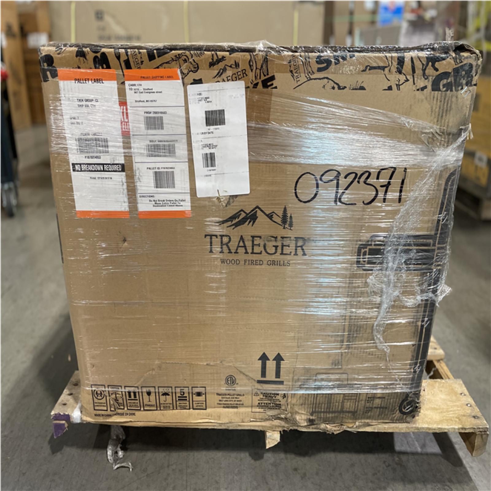 DALLAS LOCATION- AS-IS TRAEGER Woodridge Elite BBQ Wi-Fi Wood Pellet Grill and Smoker in Black