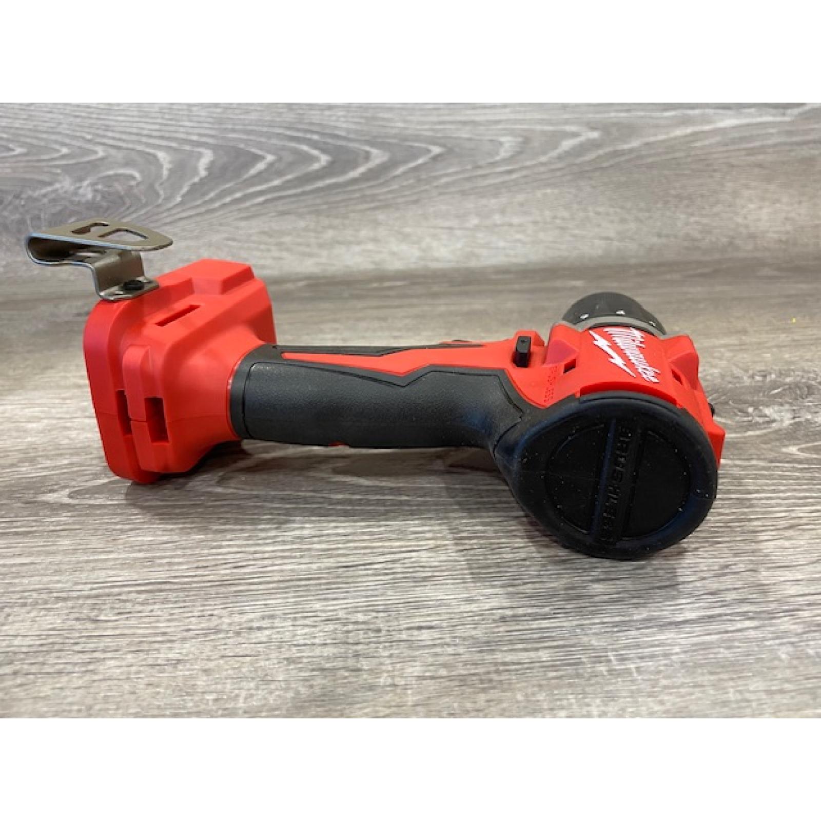AS-IS Milwaukee 18V Lithium-Ion Brushless Cordless 1/2 in. Compact Drill/Driver Kit