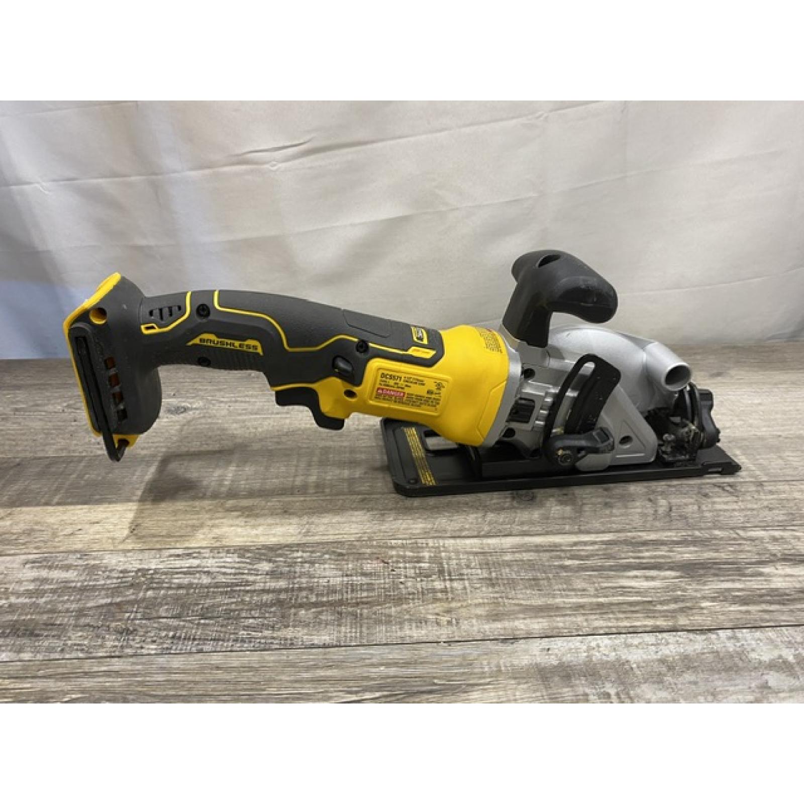 AS-IS DEWALT Atomic 20-Volt Maximum Lithium-Ion Cordless Brushless 4-1/2 in. Circular Saw Kit