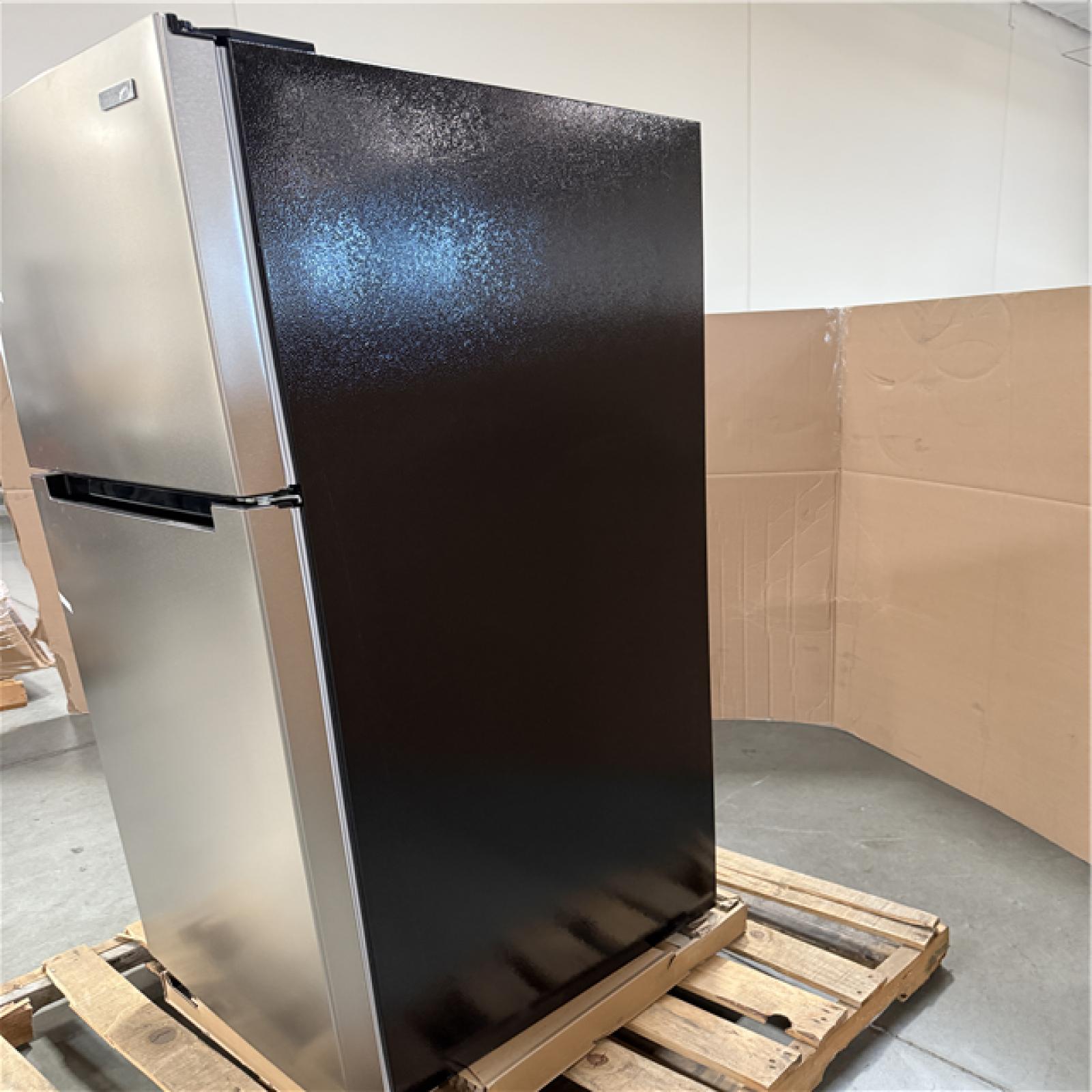 CALIFORNIA AS-IS VISSANI 10.1 CU. FT. REFRIGERATOR STAINLESS FINISH: Appears in Excellent condition