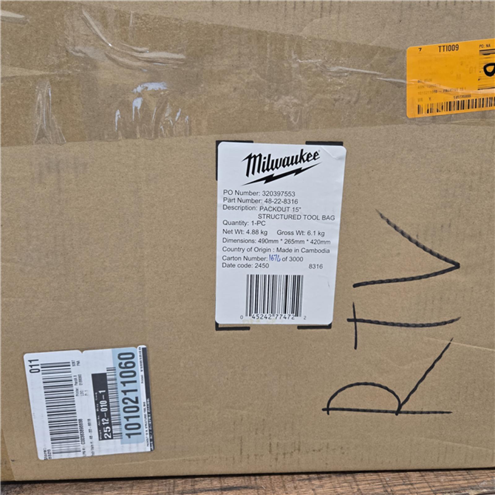 LIKE NEW- Milwaukee PACKOUT 15 in. Structured Tear Resistant Layered Material Tool Bag W/Storable Padded Shoulder Strap - 48-22-8316