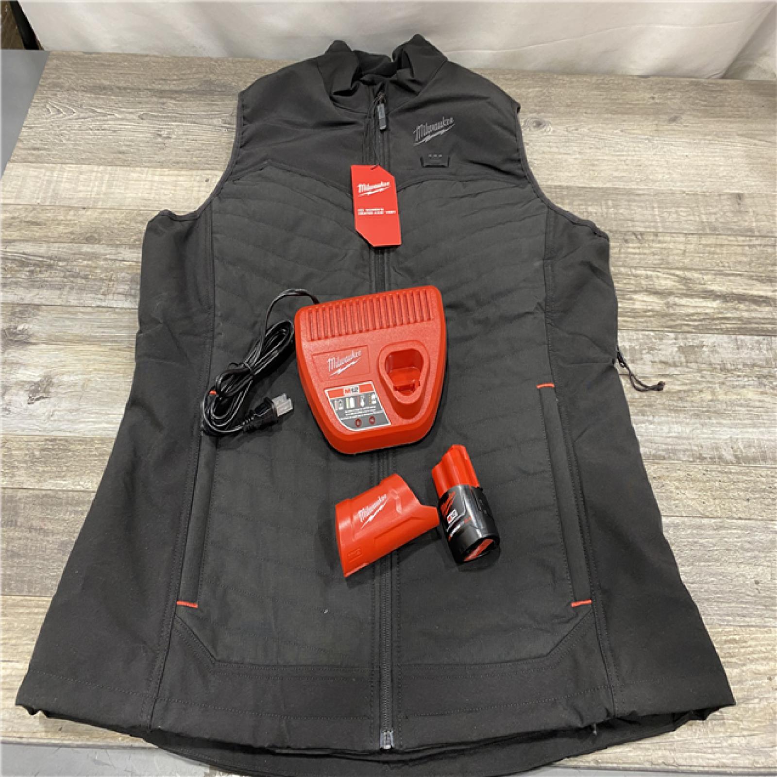 AS-IS Milwaukee Women's X-Large 12V Lithium-Ion Cordless AXIS Black Heated Vest Kit