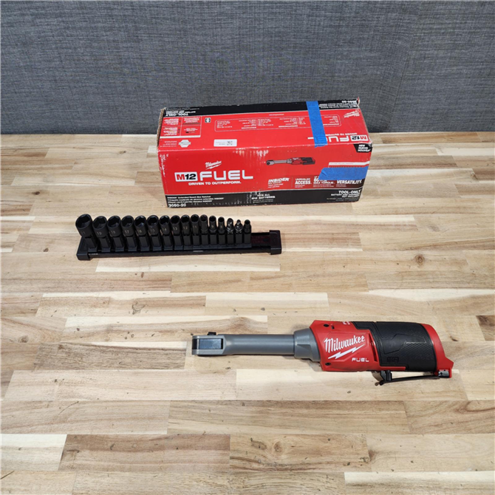 HOUSTON LOCATION - AS-IS Milwaukee  FUEL INSIDER 12V Lithium-Ion Brushless Cordless 1/4 in. - 3/8 in. Extended Reach Box Ratchet (Tool-Only)