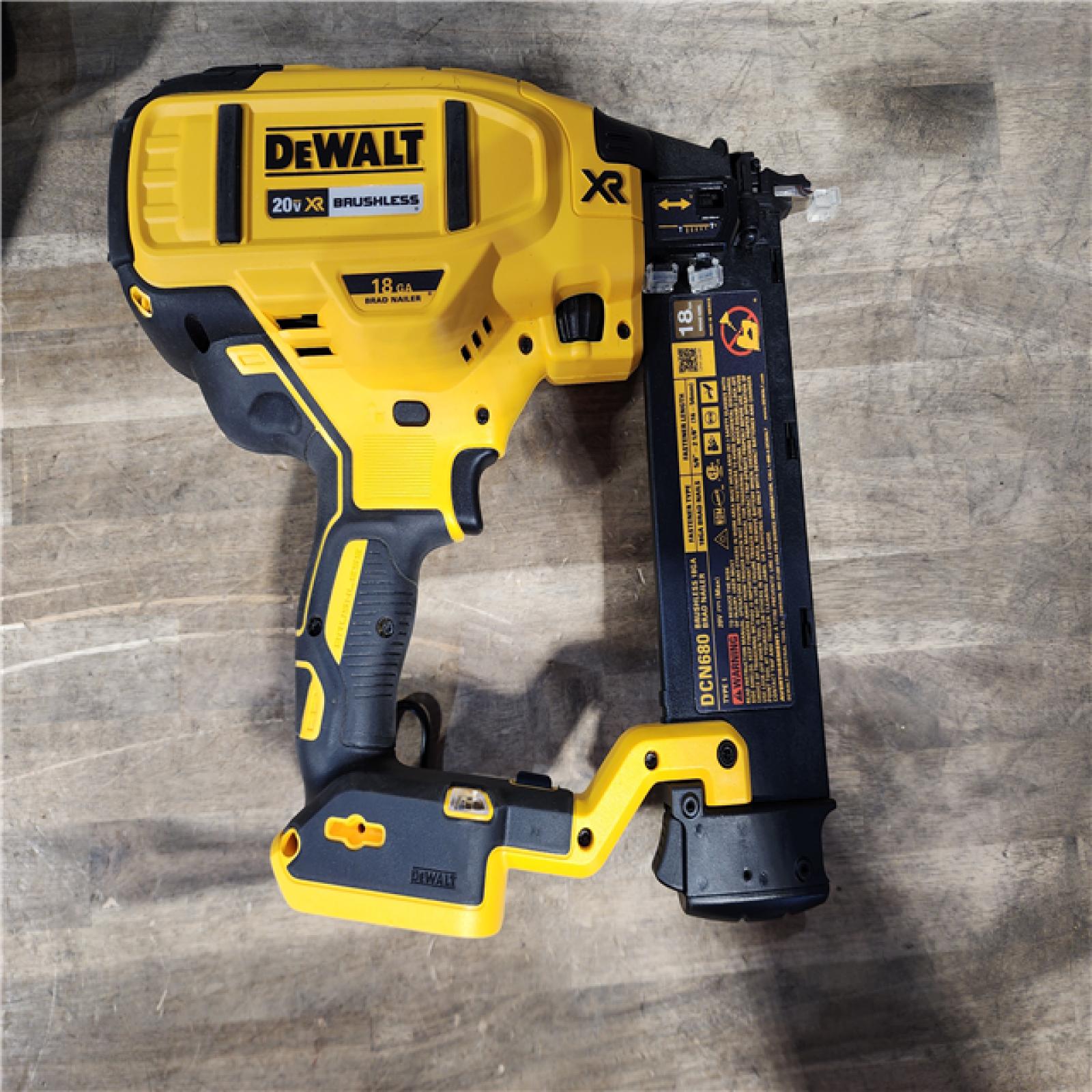HOUSTON LOCATION - AS-IS DEWALT 20V MAX XR 18 Gauge Brad Nailer Kit