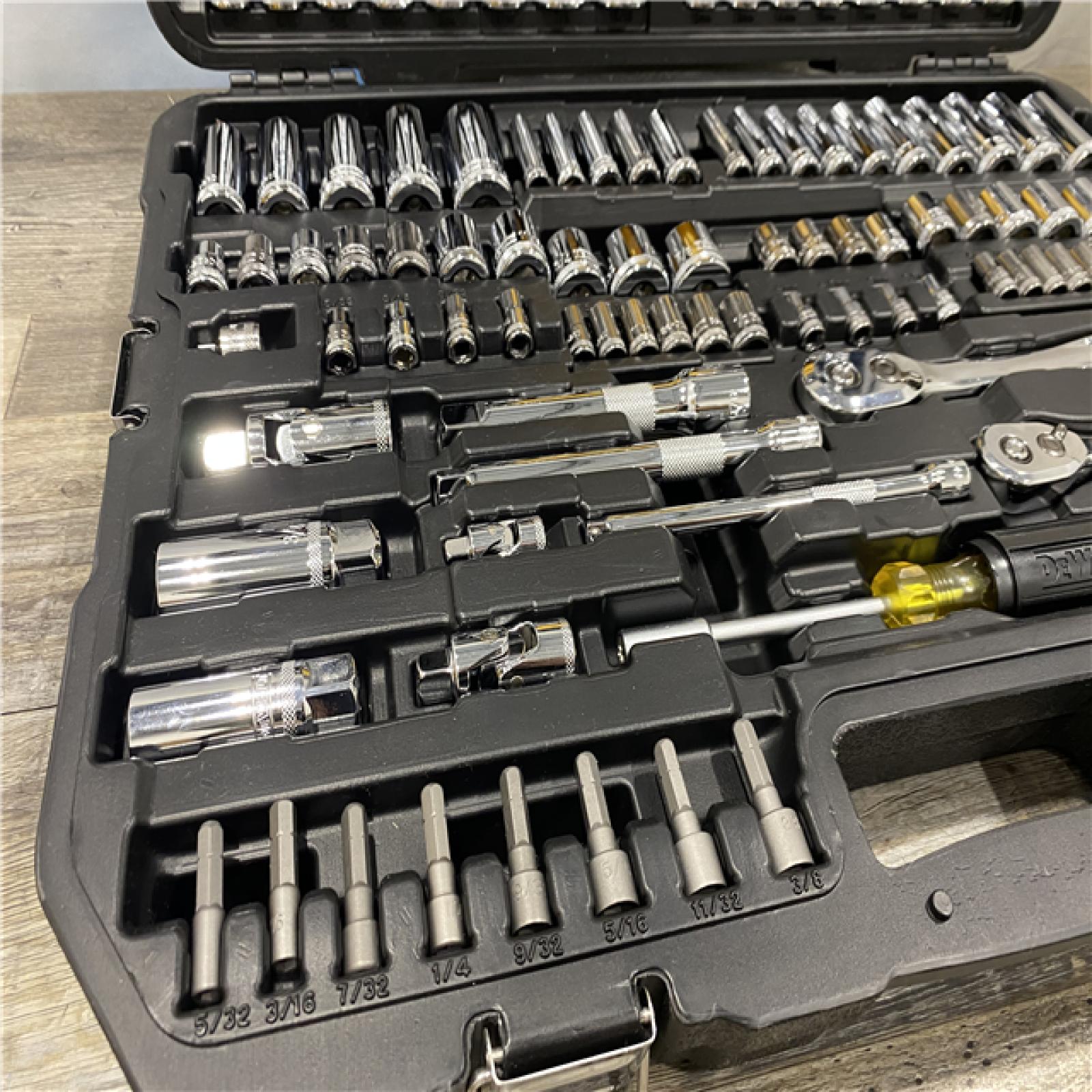 AS-IS DEWALT 167 Piece Mechanic's Tool Kit
