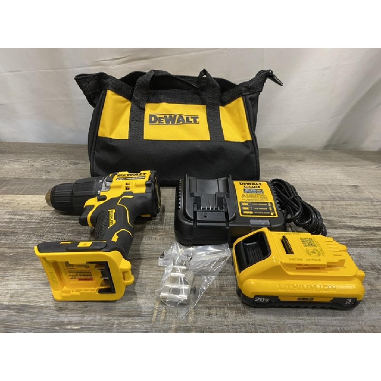 LIKE NEW - DEWALT ATOMIC 20V Cordless 1/2 in. Compact Hammer Drill Kit