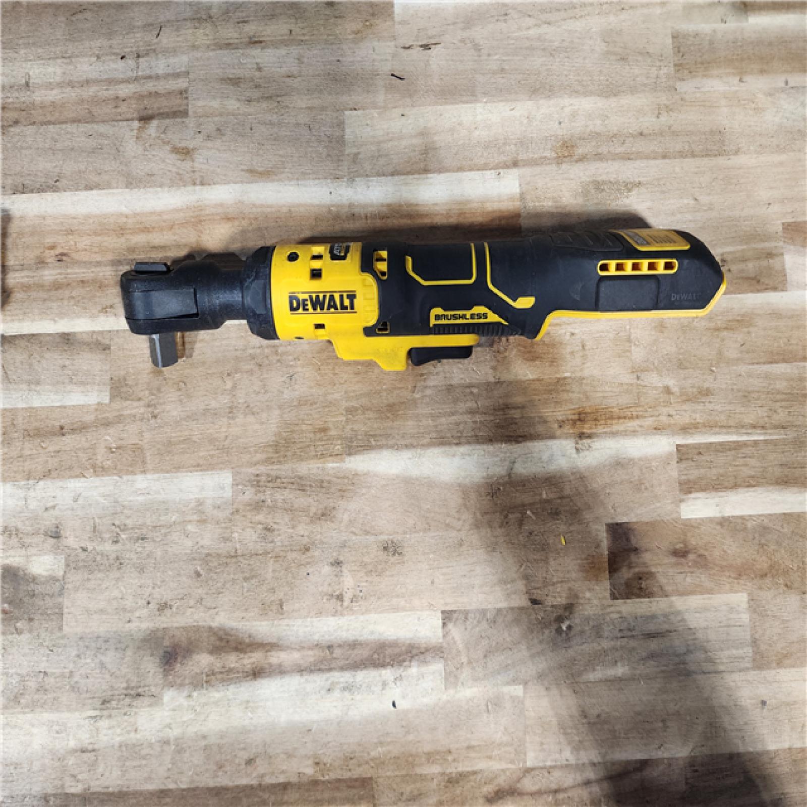 HOUSTON LOCATION - AS-IS DEWALT ATOMIC 20V MAX Cordless 1/2 in. Ratchet W/ BATTERY & CHARGER