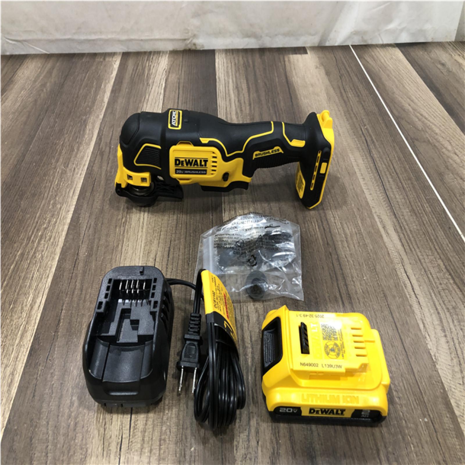 AS-IS DEWALT ATOMIC 20V MAX Cordless Brushless Oscillating Multi Tool Kit