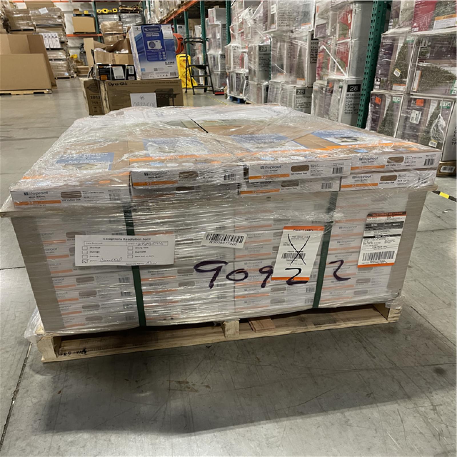 DALLAS LOCATION- LIFEPROOF Hill Valley Oak 22 MIL x 9 in. W x 48 in. (20.06 sq. ft. /Case) PALLET (40 UNITS)