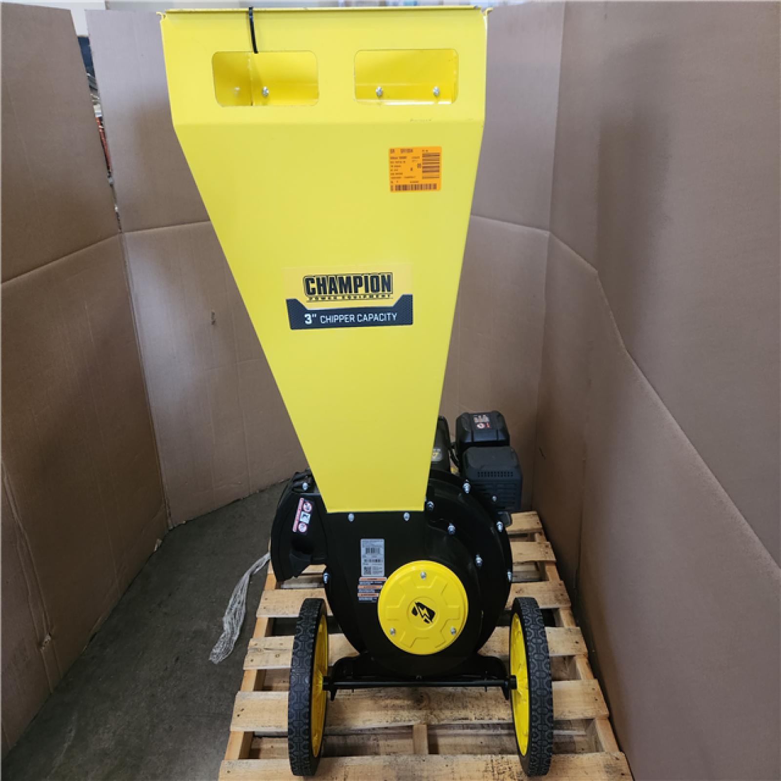 Phoenix LIKE NEW Champion Power Equipment 3 in. Dia 224 cc 2-in-1 Upright Gas Powered Wood Chipper Shredder