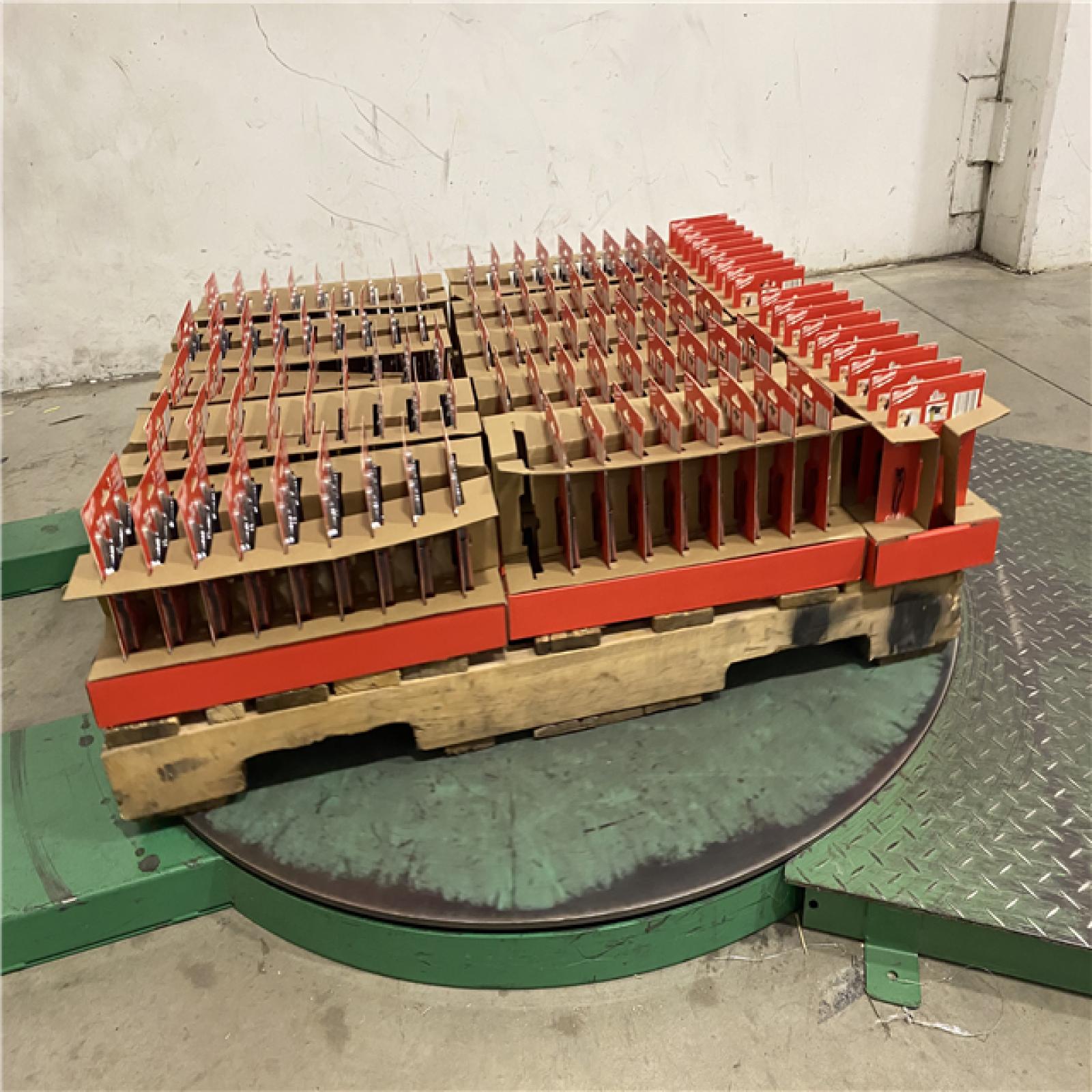 Dallas Location - NEW-  Milwaukee FASTBACK Compact Folding Utility Knife Pallet
