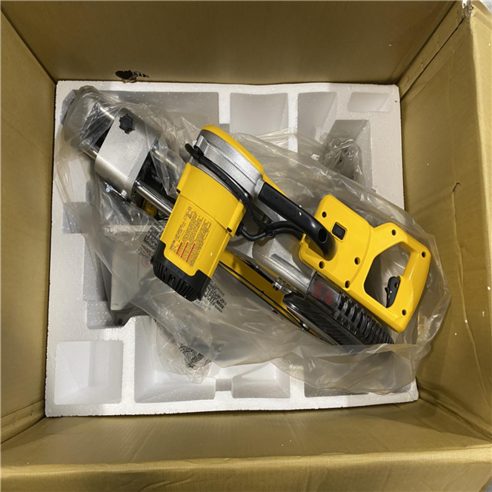 Dallas Location - As-Is 	DEWALT 15 Amp Corded 12 in. Double Bevel Sliding Compound Miter Saw