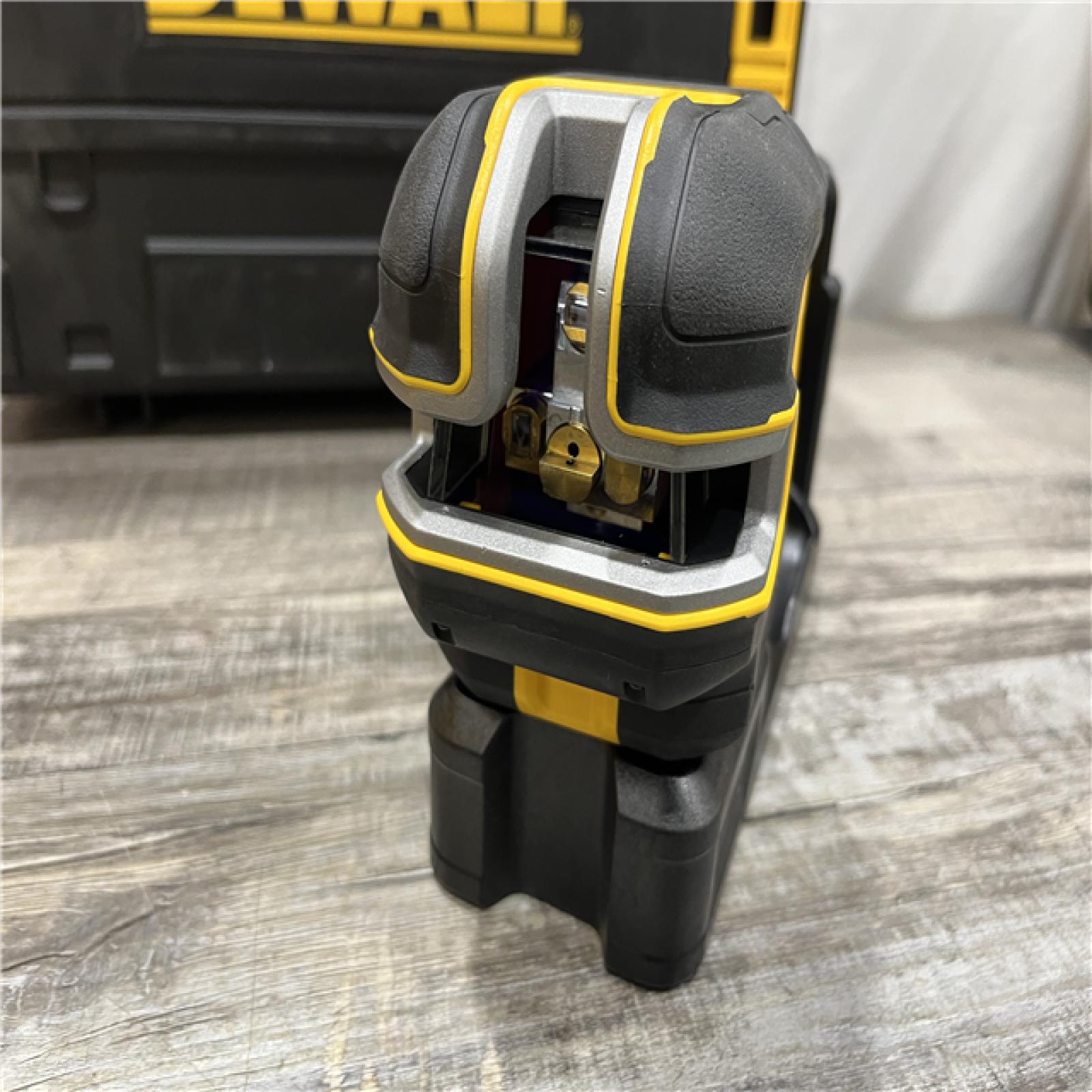 AS-IS DEWALT 20V Max Cordless Lithium-Ion Green Cross-Line Laser Level Kit
