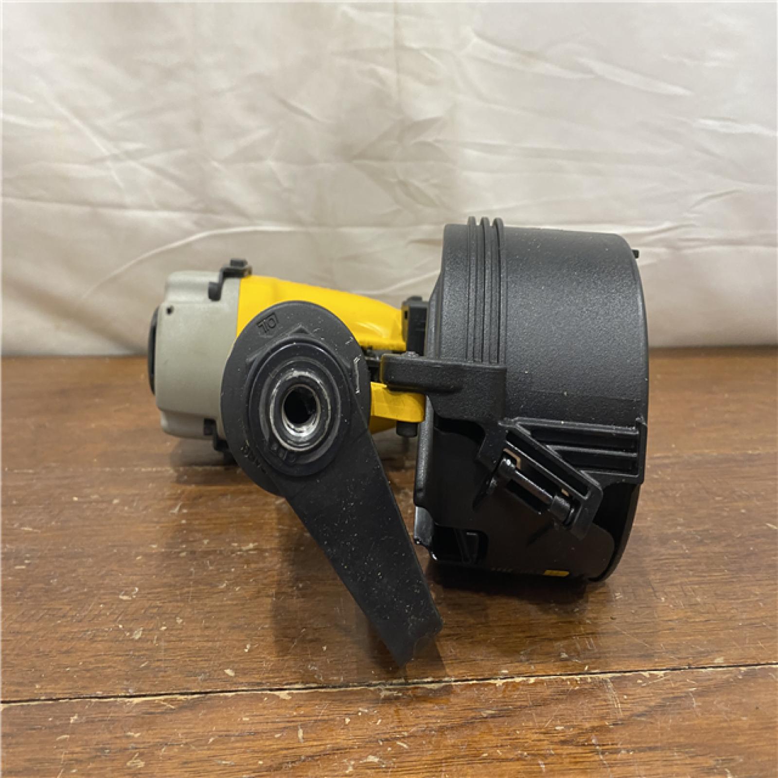 AS-IS DEWALT DW66C-1 2-1/2 Inch 15 Degree Coil Siding and Fencing Nailer