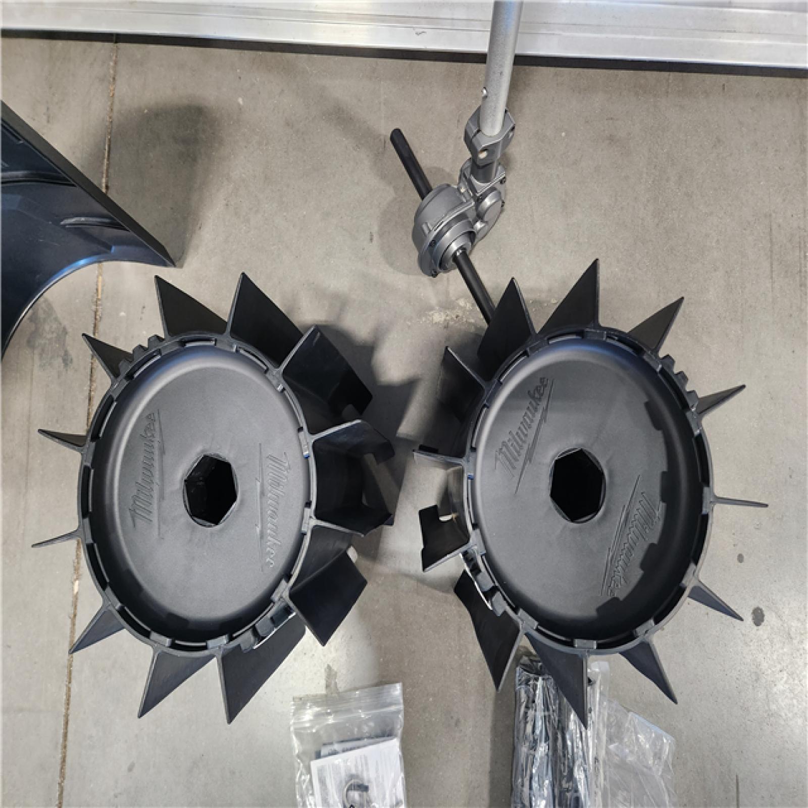 AS-IS- M18 FUEL QUIK-LOK Rubber Broom Attachment