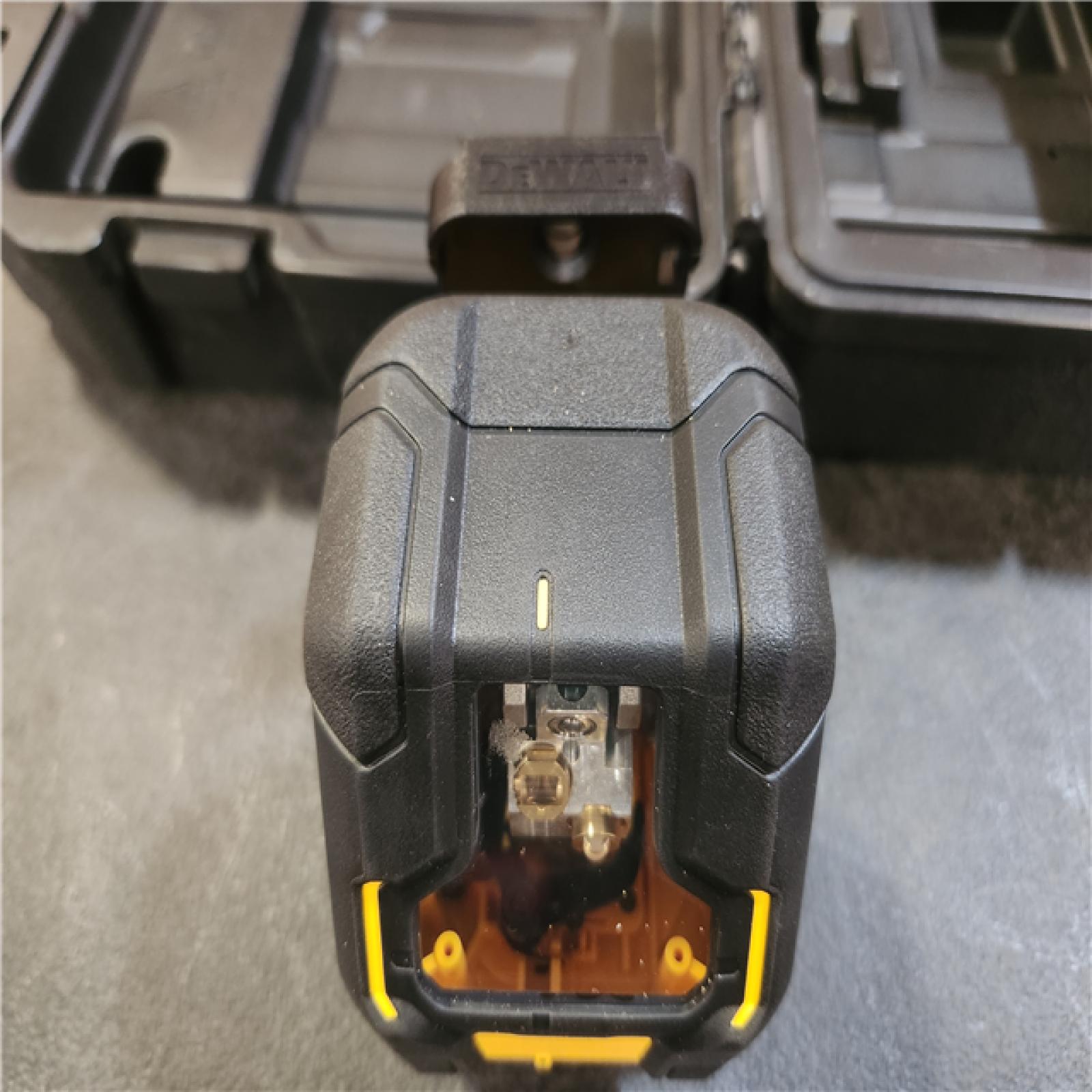 Phoenix LIKE NEW DEWALT 20V Green Cross Line Laser Level (Tool-Only)