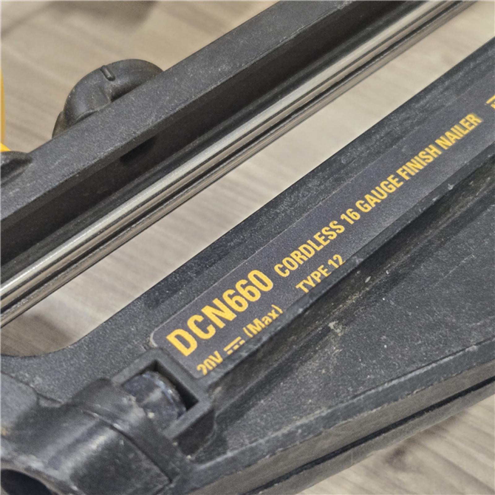 AS-IS DeWalt 20V 16 Gauge Cordless Angled Finish Nailer Kit