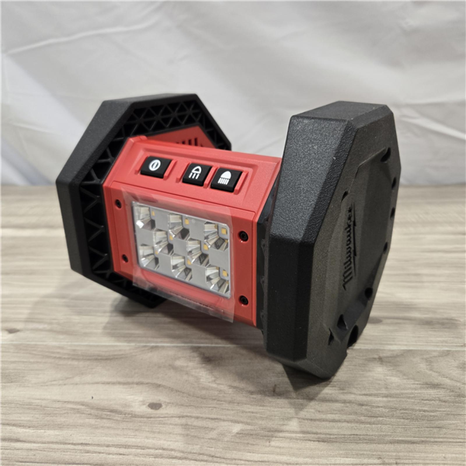LIKE NEW! - Milwaukee Cordless 1500 Lumens LED Flood Light (Tool-Only)