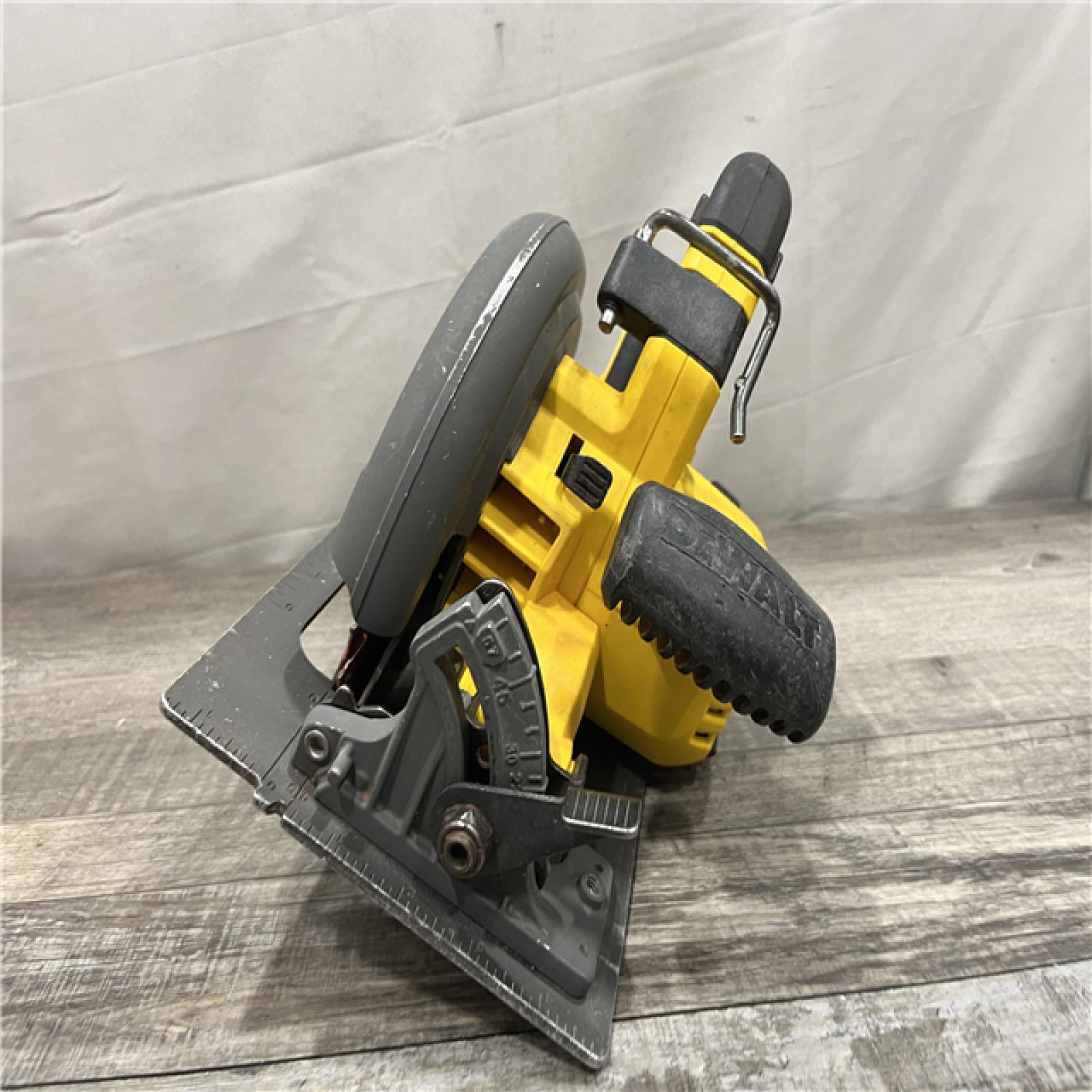 AS-IS DEWALT FLEXVOLT 60V MAX Cordless Brushless 7-1/4 in. Circular Saw with Brake (Tool Only)