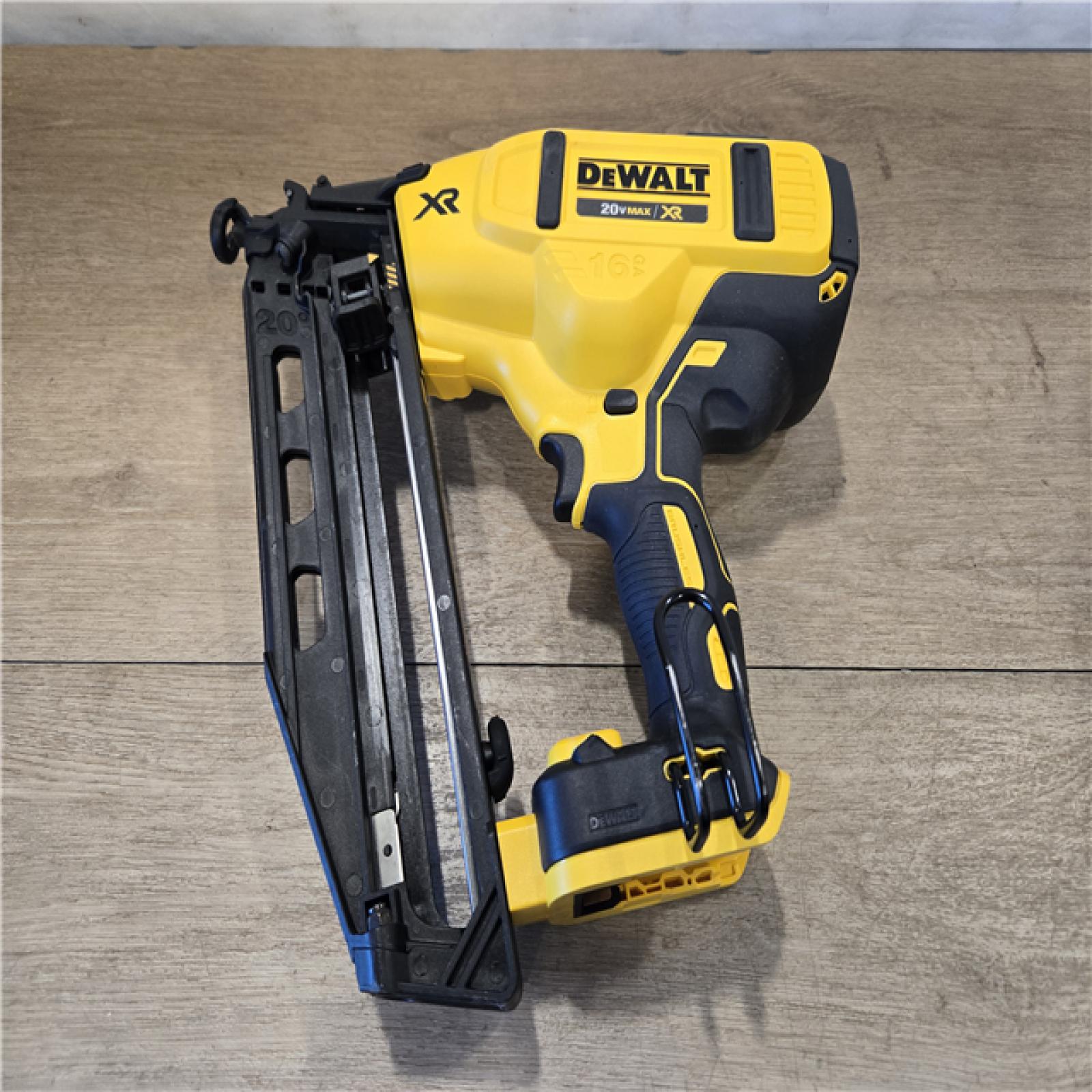AS-IS DEWALT 20V MAX XR 16-Gauge Electric Cordless Angled Finishing Nailer Kit