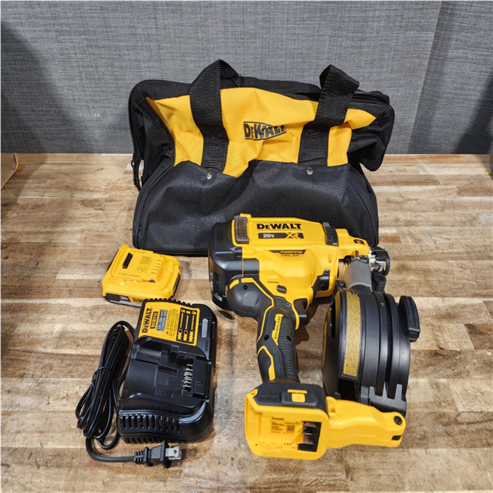 Houston Location AS-IS DEWALT 20V MAX Lithium-Ion 15-Degree Electric Cordless Roofing Nailer Kit