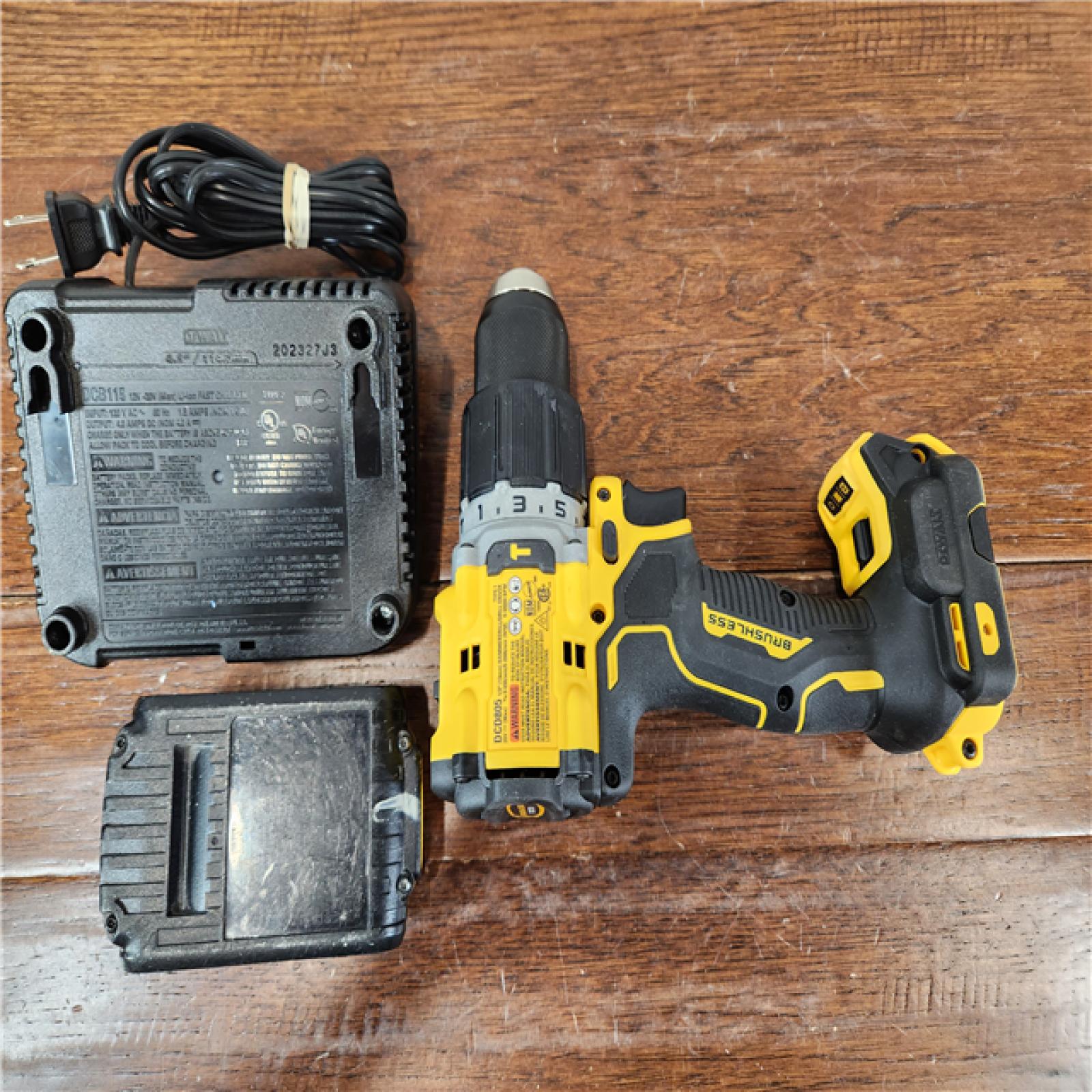 AS-IS DEWALT 20V MAX XR Brushless Cordless Lithium-Ion 1/2 Hammer Drill/Driver Kit