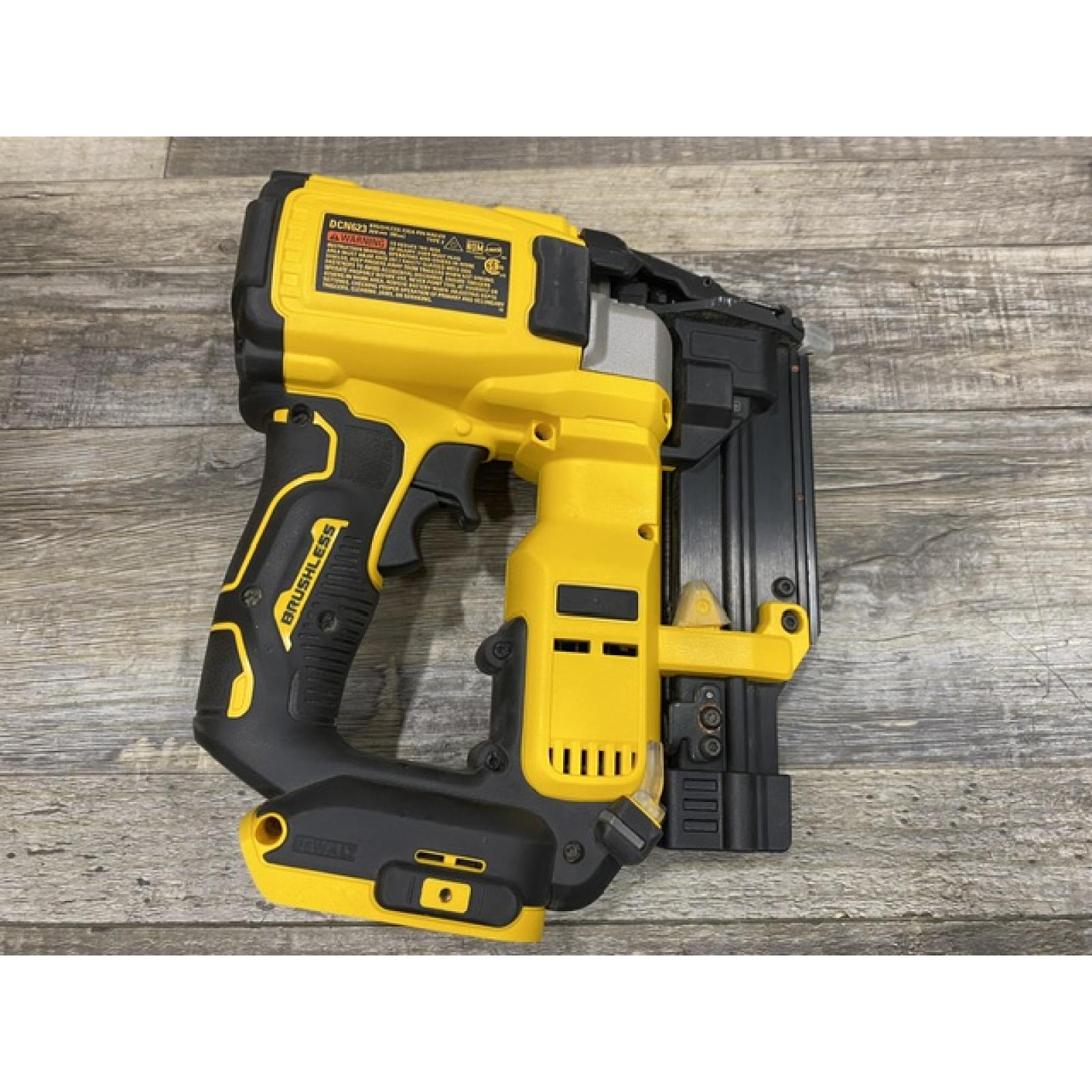 AS-IS DEWALT ATOMIC 20V MAX Lithium Ion Cordless 23 Gauge Pin Nailer Kit