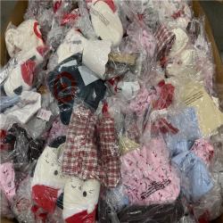 DALLAS LOCATION- NEW!- BULLSEYE MIXED CLOTHING PALLET (300 UNITS)