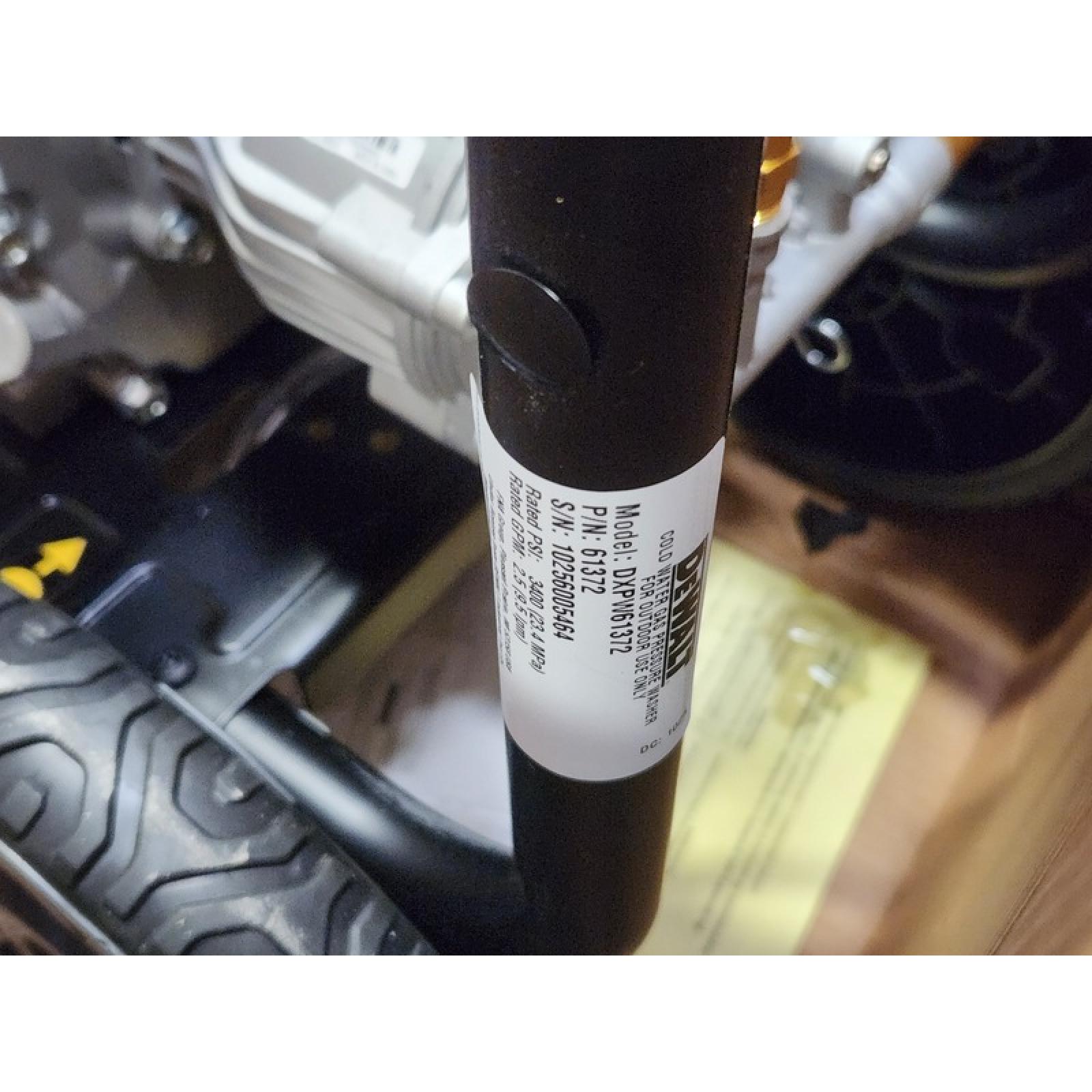 Phoenix NEW DEWALT 3400 PSI 2.5 GPM Gas Cold Water Pressure Washer with DeWalt 210 Engine