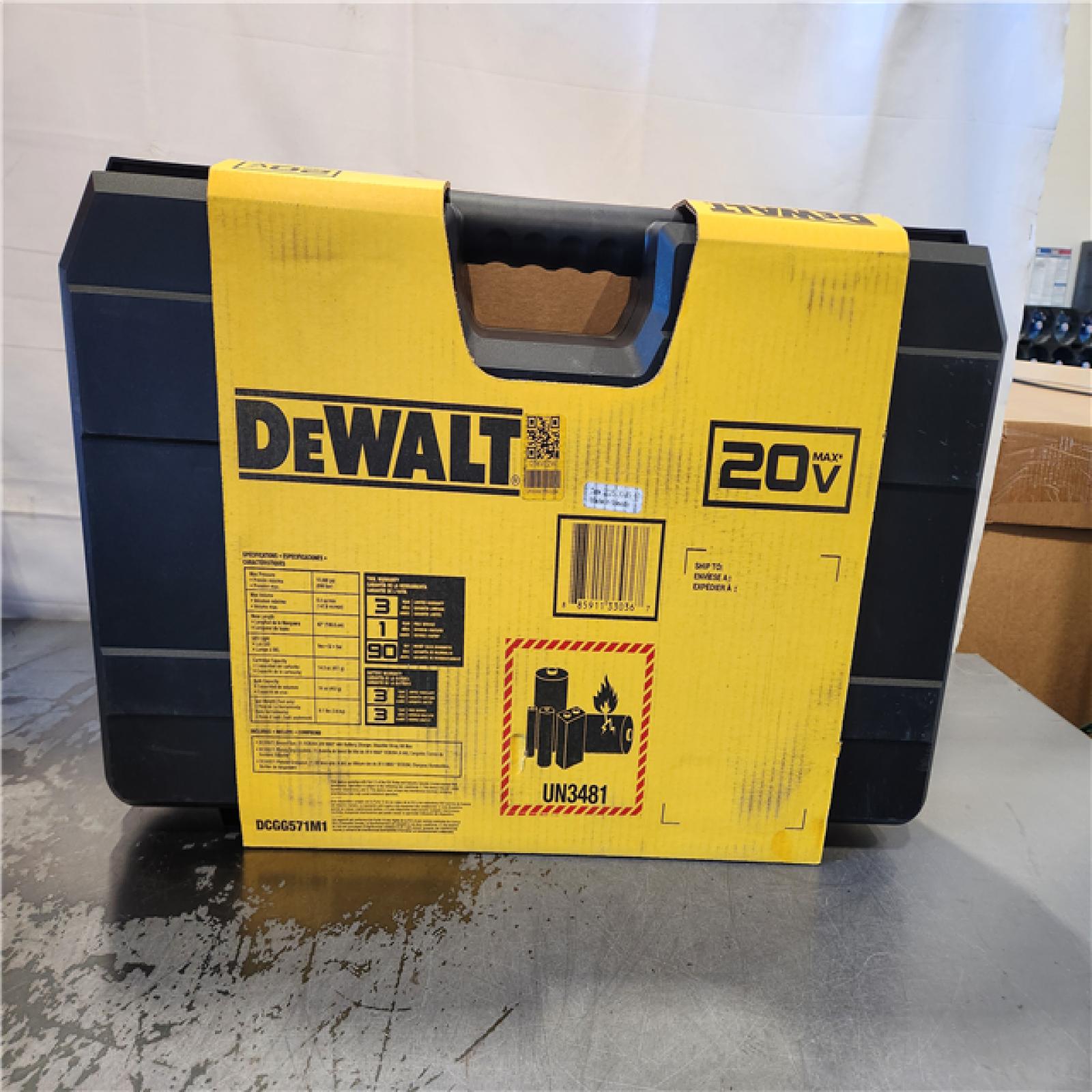 AS-IS- Grease Gun Kit Lithium-ion 20 V MAX DEWALT