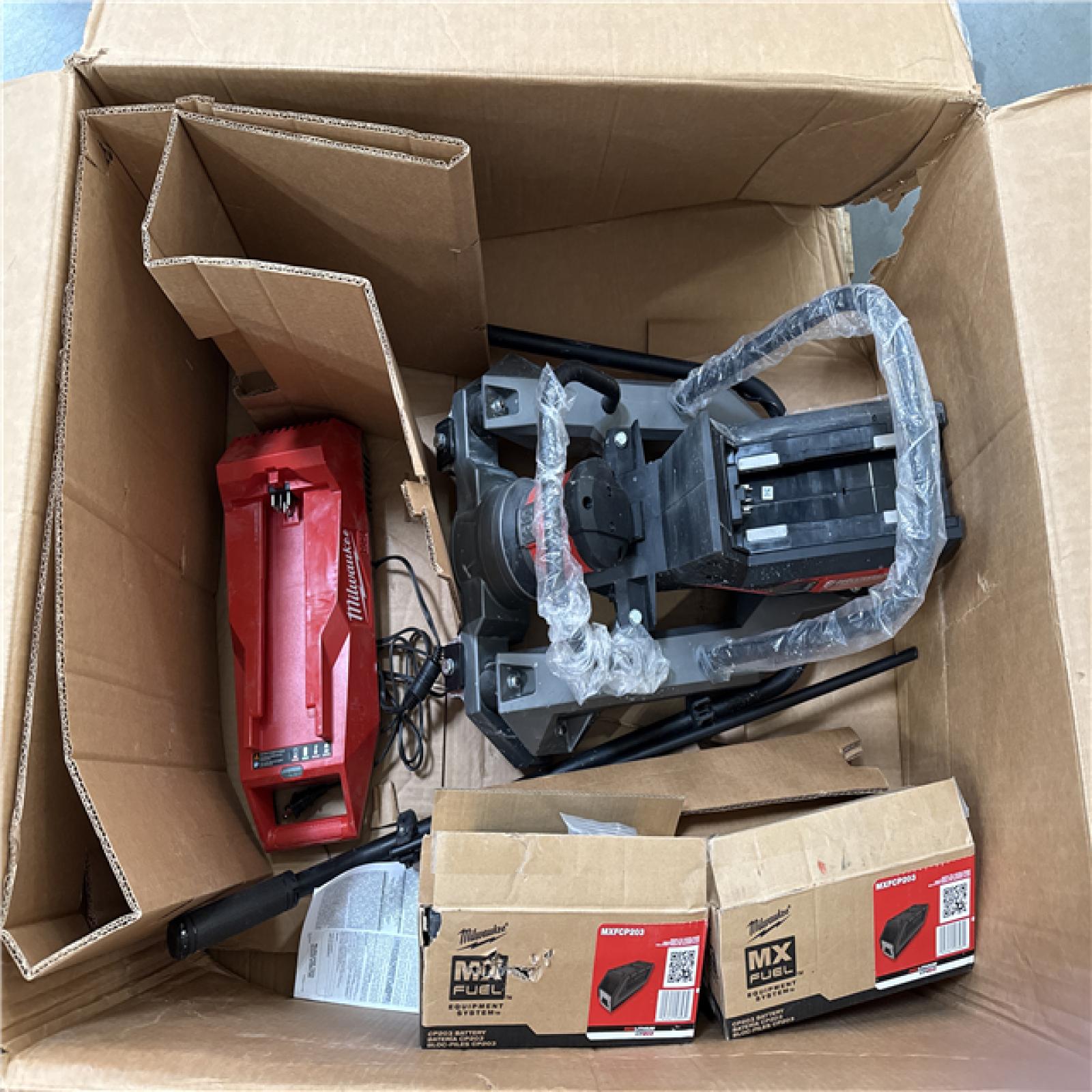 California AS-IS Milwaukee Cordless Vibratory Screed  Includes (2) Batteries & Charger