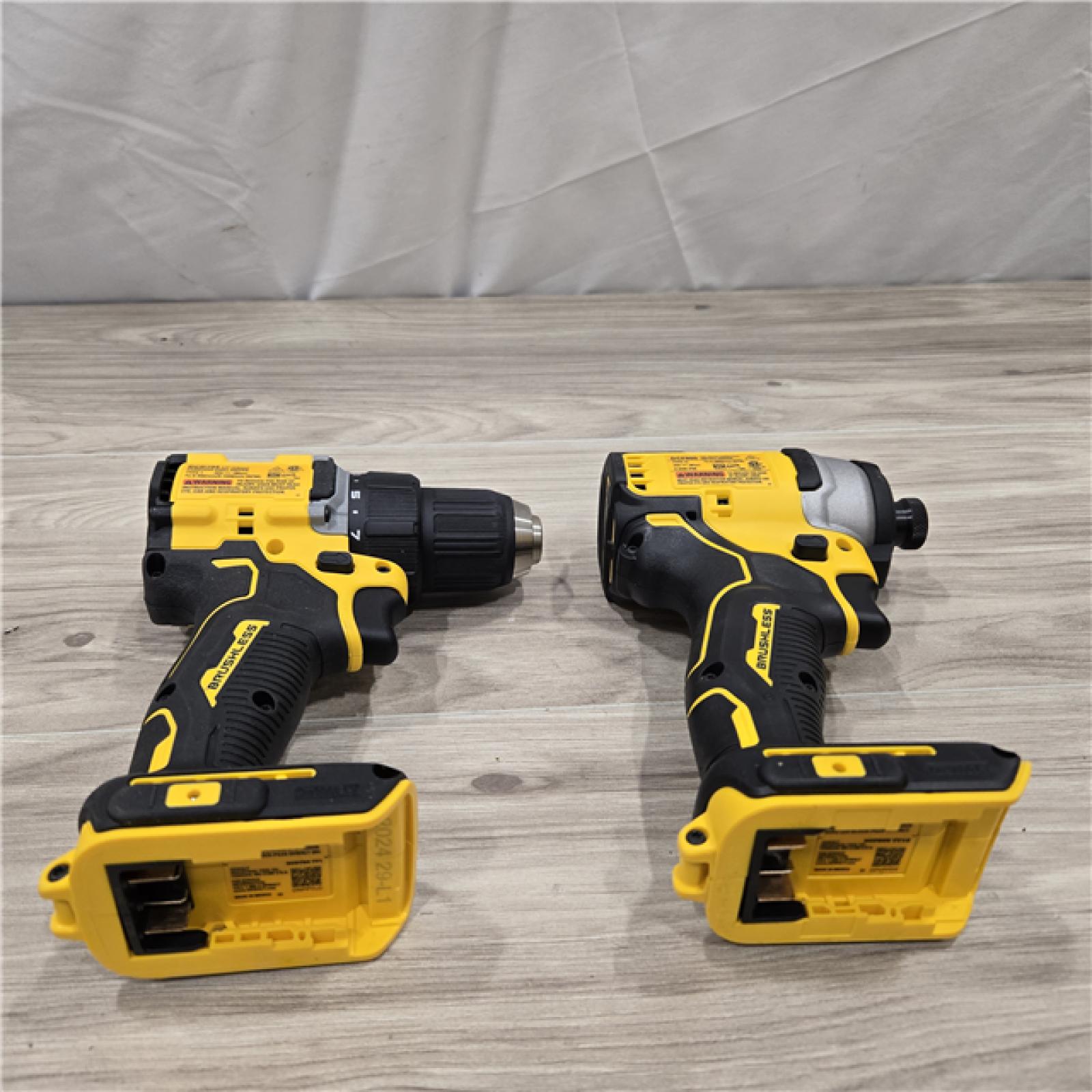 AS-IS Dewalt DCK225D2 20V MAX ATOMIC Cordless Drill Driver and Impact Driver Combo Kit
