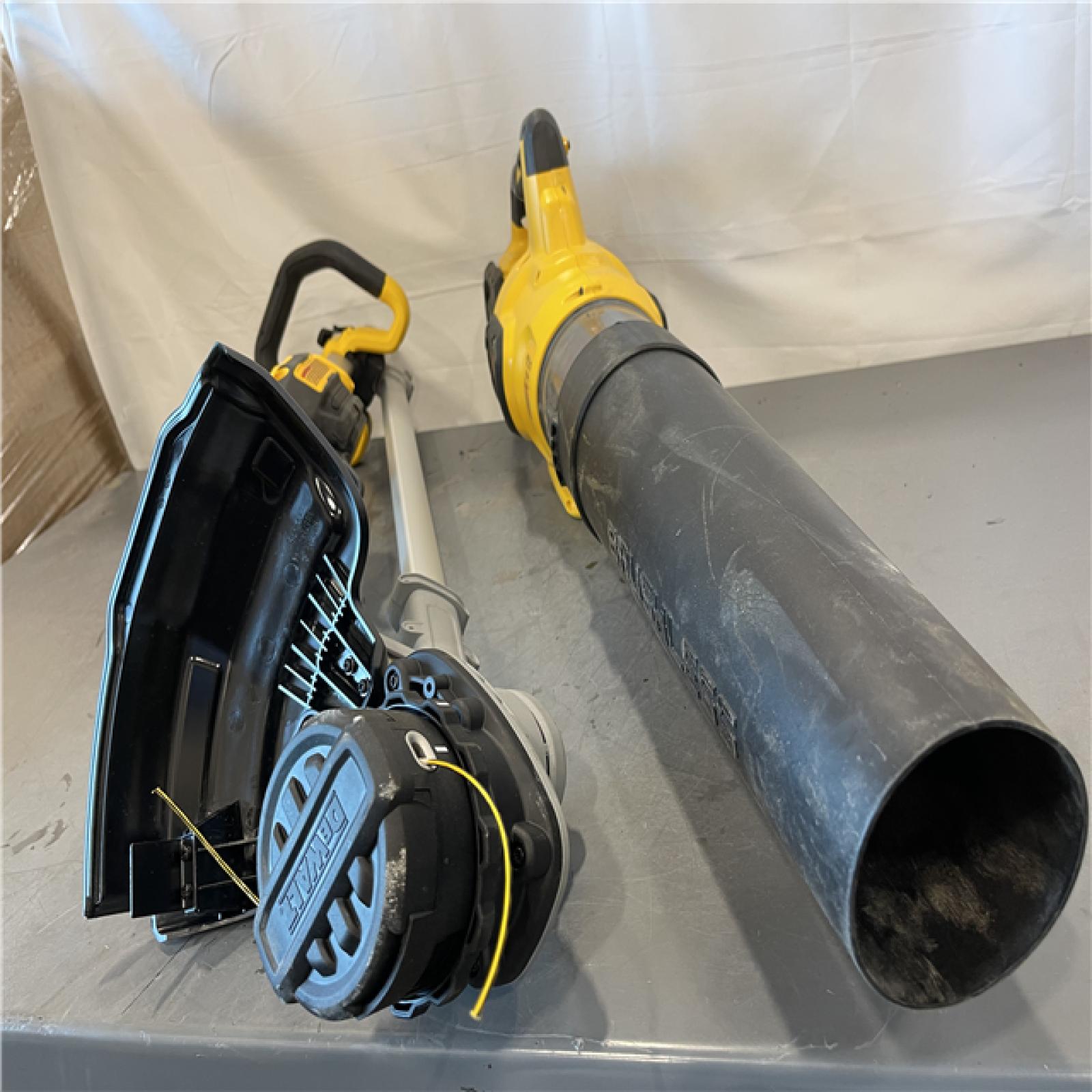 AS-IS - DEWALT 20V MAX Cordless Battery Powered String Trimmer & Blower Combo Kit