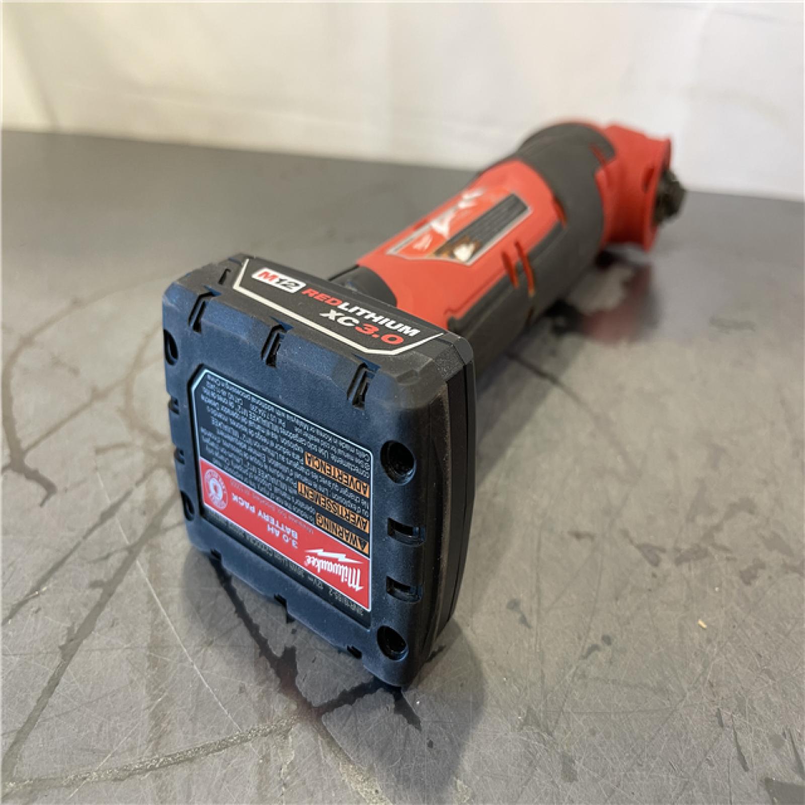 AS-IS - Milwaukee M12 12V Lithium-Ion Cordless Oscillating Multi-Tool with XC3.0AAh Battery