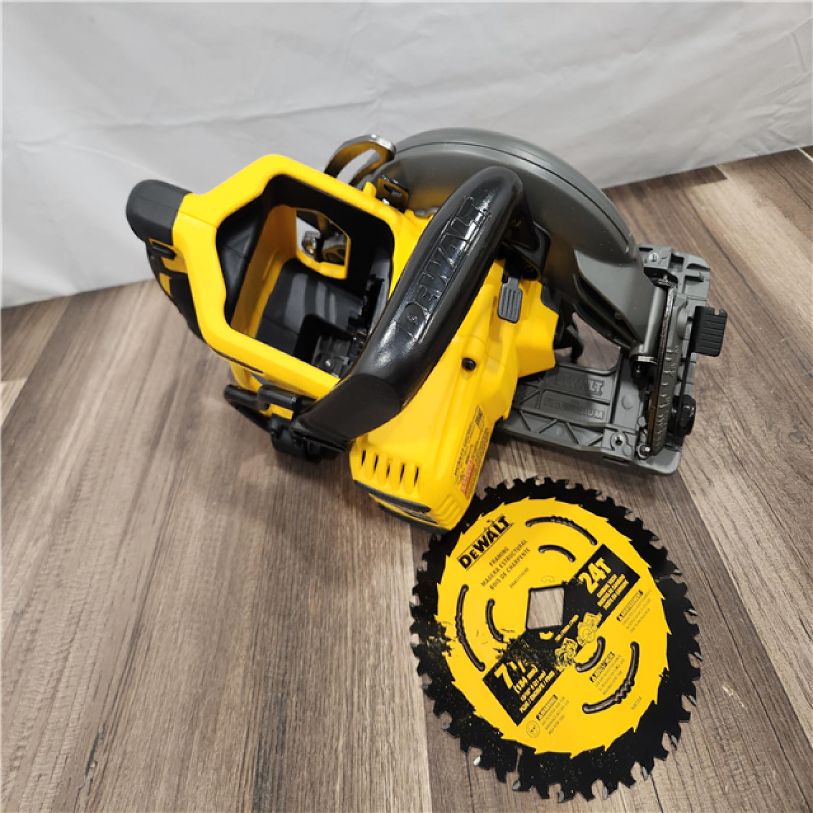 LIKE NEW! - DEWALT FLEXVOLT 60V MAX Cordless Brushless 7-1/4 in. Wormdrive Style Circular Saw (Tool Only)