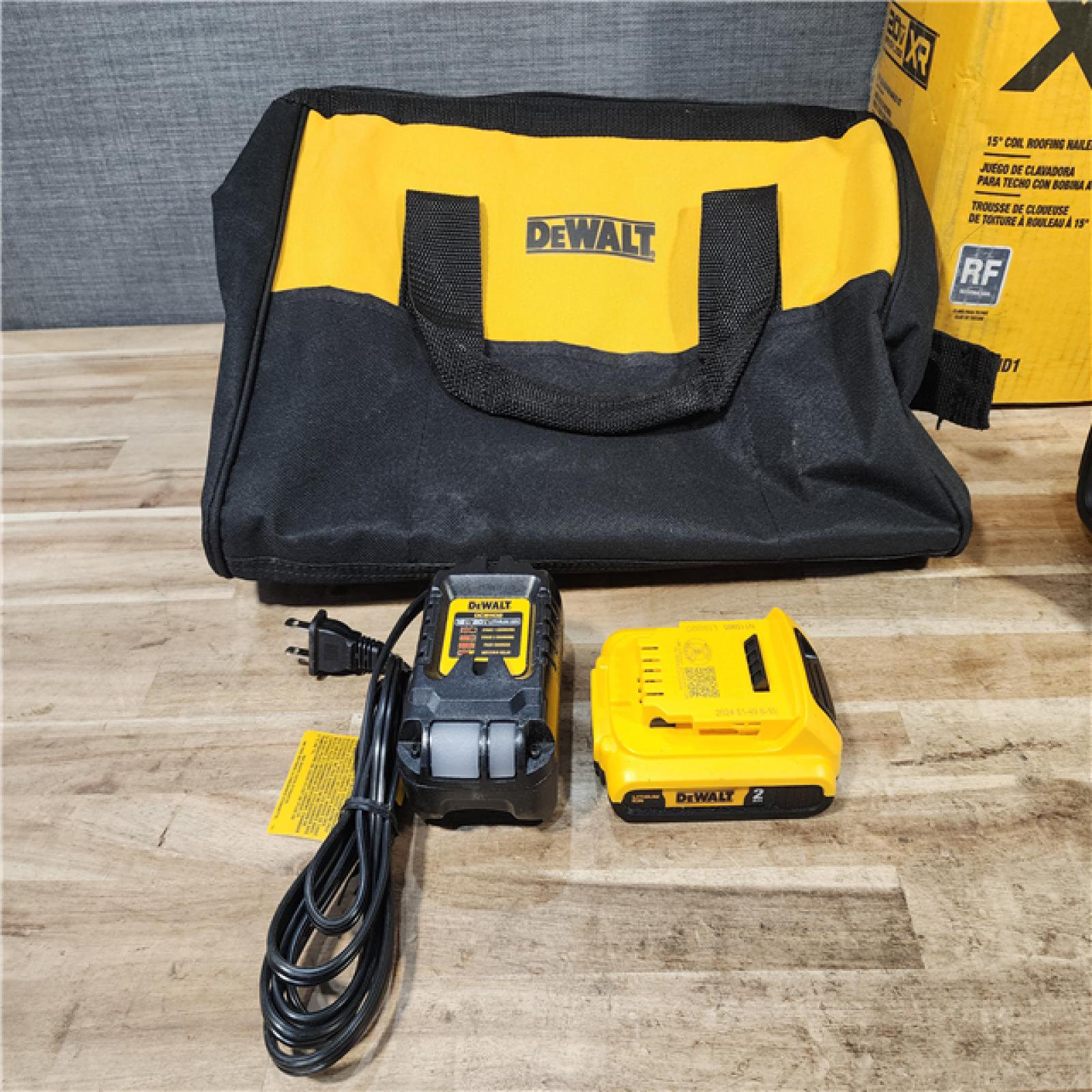 HOUSTON LOCATION - AS-IS DEWALT 20V MAX Lithium-Ion 15-Degree Electric Cordless Roofing Nailer Kit