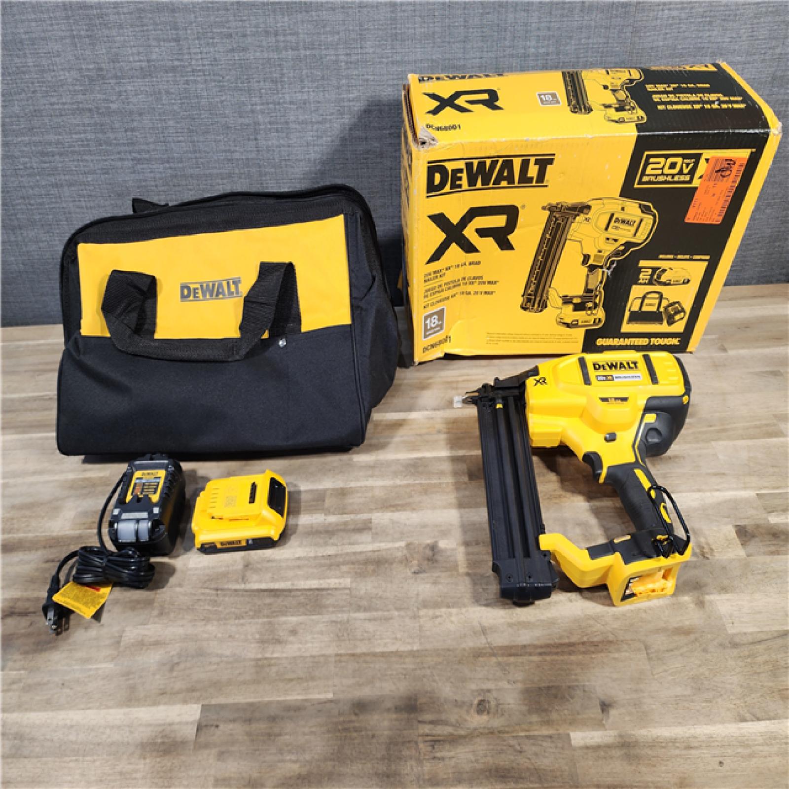 HOUSTON LOCATION - AS-IS DEWALT 20V MAX XR 18 Gauge Brad Nailer Kit