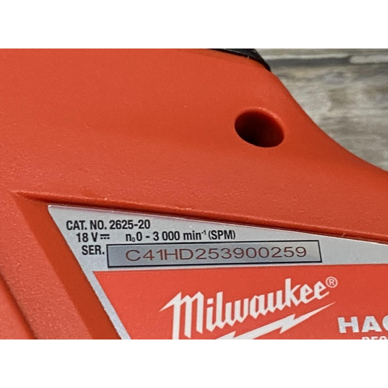 LIKE NEW - Milwaukee 18V Lithium-Ion Cordless (5-Tool) Combo Kit