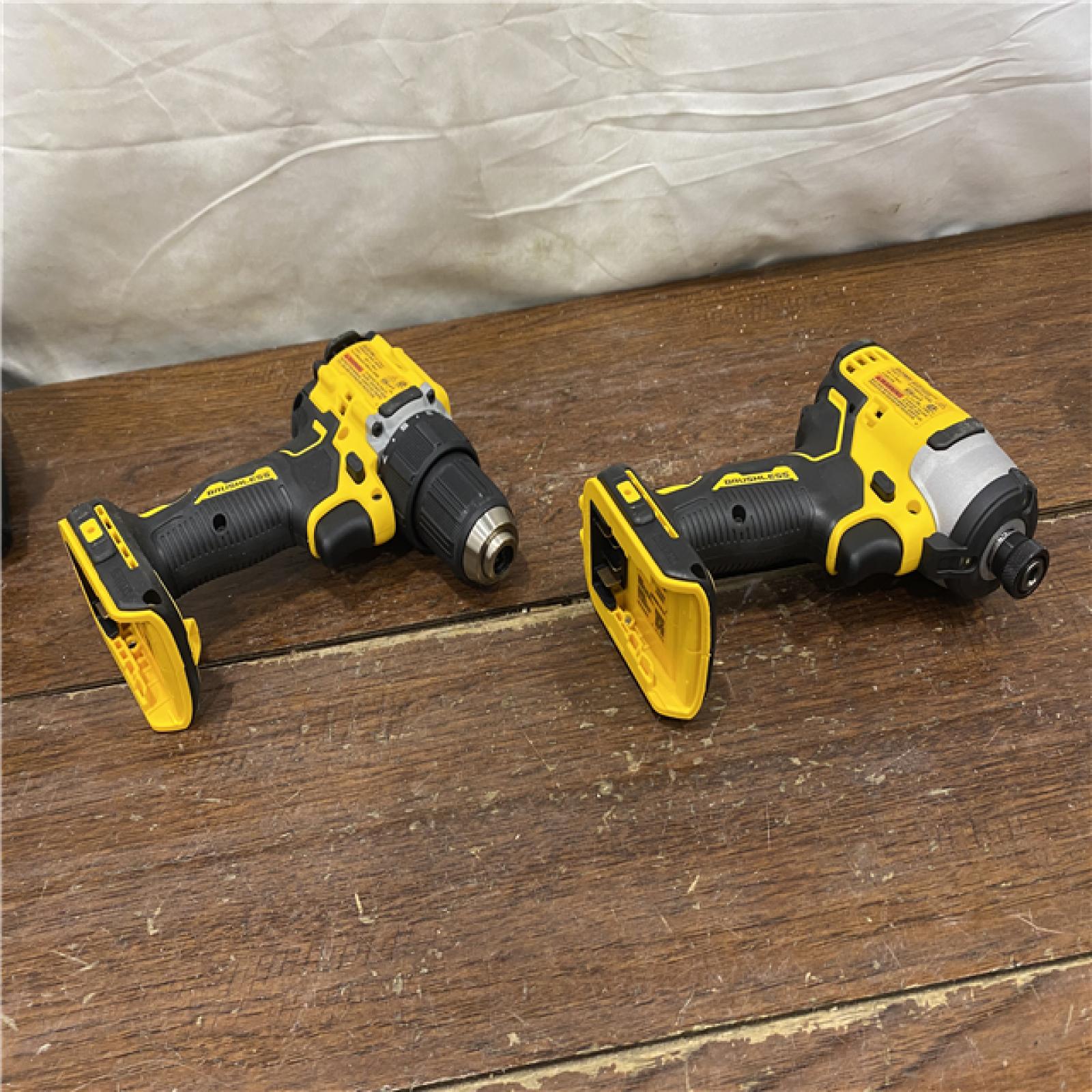 AS-IS DEWALT ATOMIC 20-Volt MAX Lithium-Ion Cordless Combo Kit (2-Tool) with (2) 2.0Ah Batteries, Charger and Bag