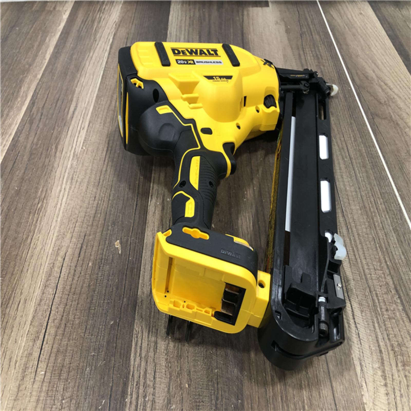 AS-IS DEWALT 20V MAX XR Lithium-Ion Cordless 2-1/2 in. 15-Gauge Finish Nailer Kit