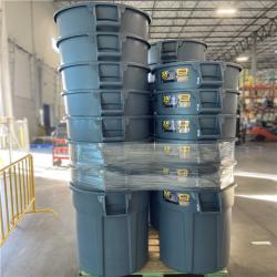 DALLAS LOCATION - Rubbermaid Commercial Products BRUTE 44 Gal. Grey Vented Plastic Outdoor Trash Can - 26 UNITS