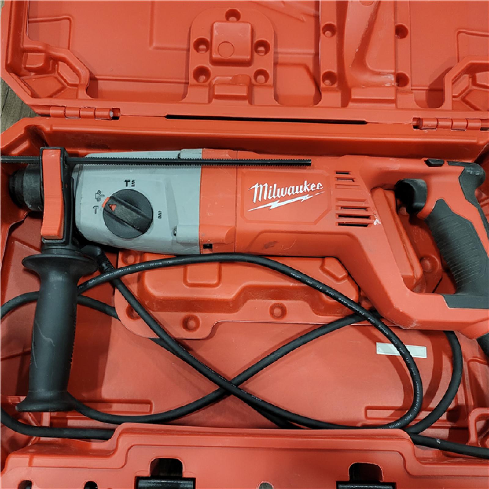 AS-IS Milwaukee 1 in. SDS Plus D-Handle Rotary Handle w/ Case