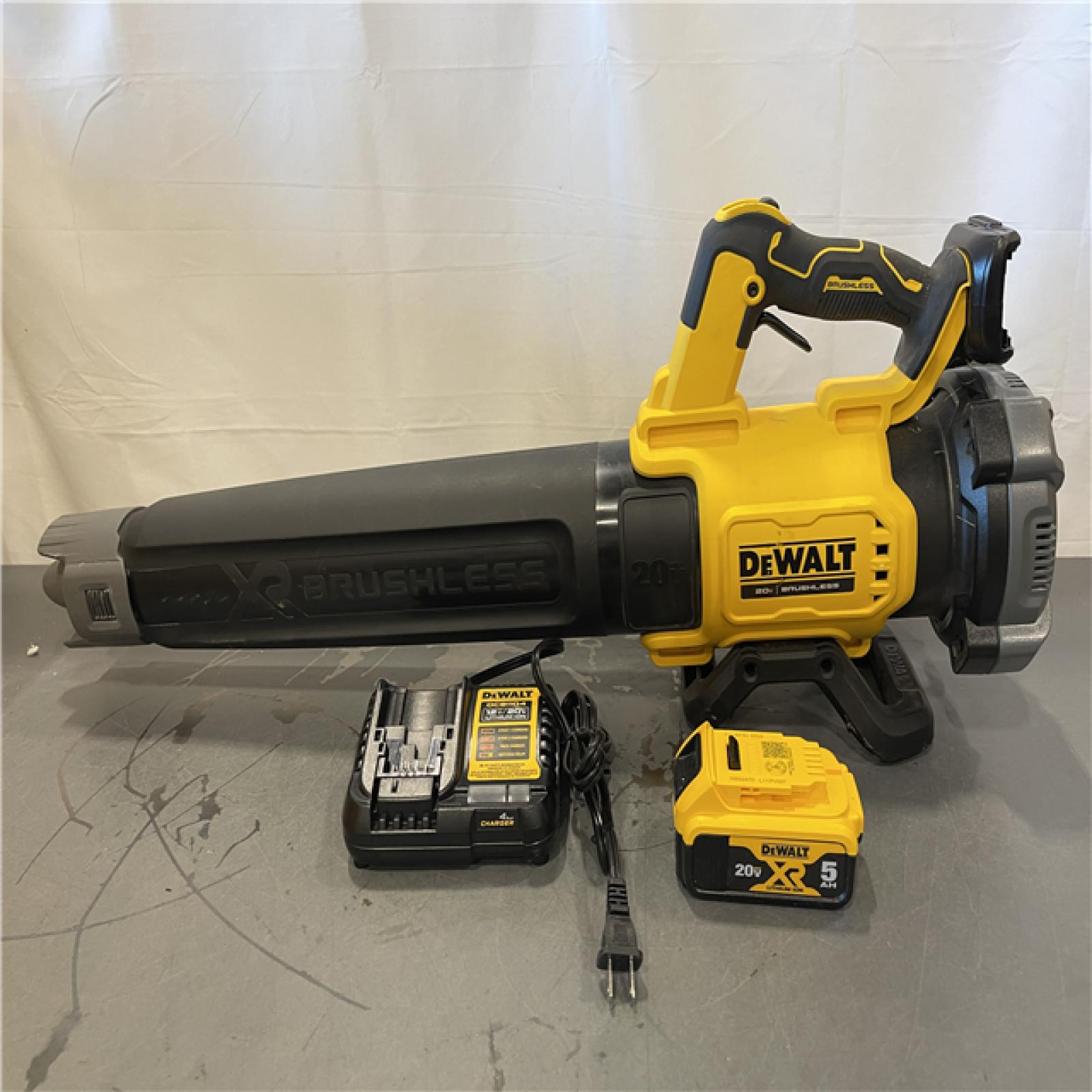 AS-IS - DeWalt Brushless Cordless Battery Powered Handheld Leaf Blower Kit